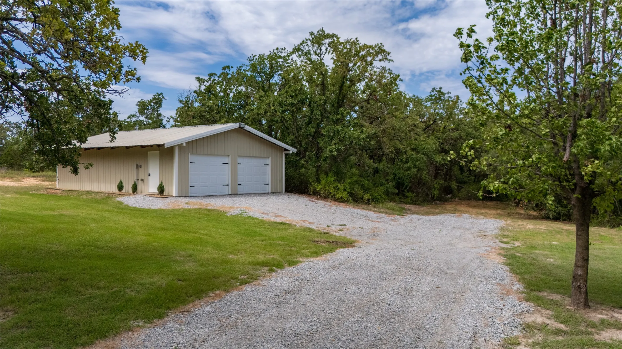 Single Family Residence For Sale in Wise County , 1704 County Road 3555, Paradise, Texas 76073, 4 Bedroom, 3 Bathroom, 2 Garage spaces, 2,563 Sqft, built in 1991, mls#21299241, Real Estate Agent in Paradise, Homes For Sale in Wise county, Homes For Sale in Paradise, Realtor in Paradise Texas, Real Estate Brokerage Independent Realty Texas, Luminita Cordes Realtor