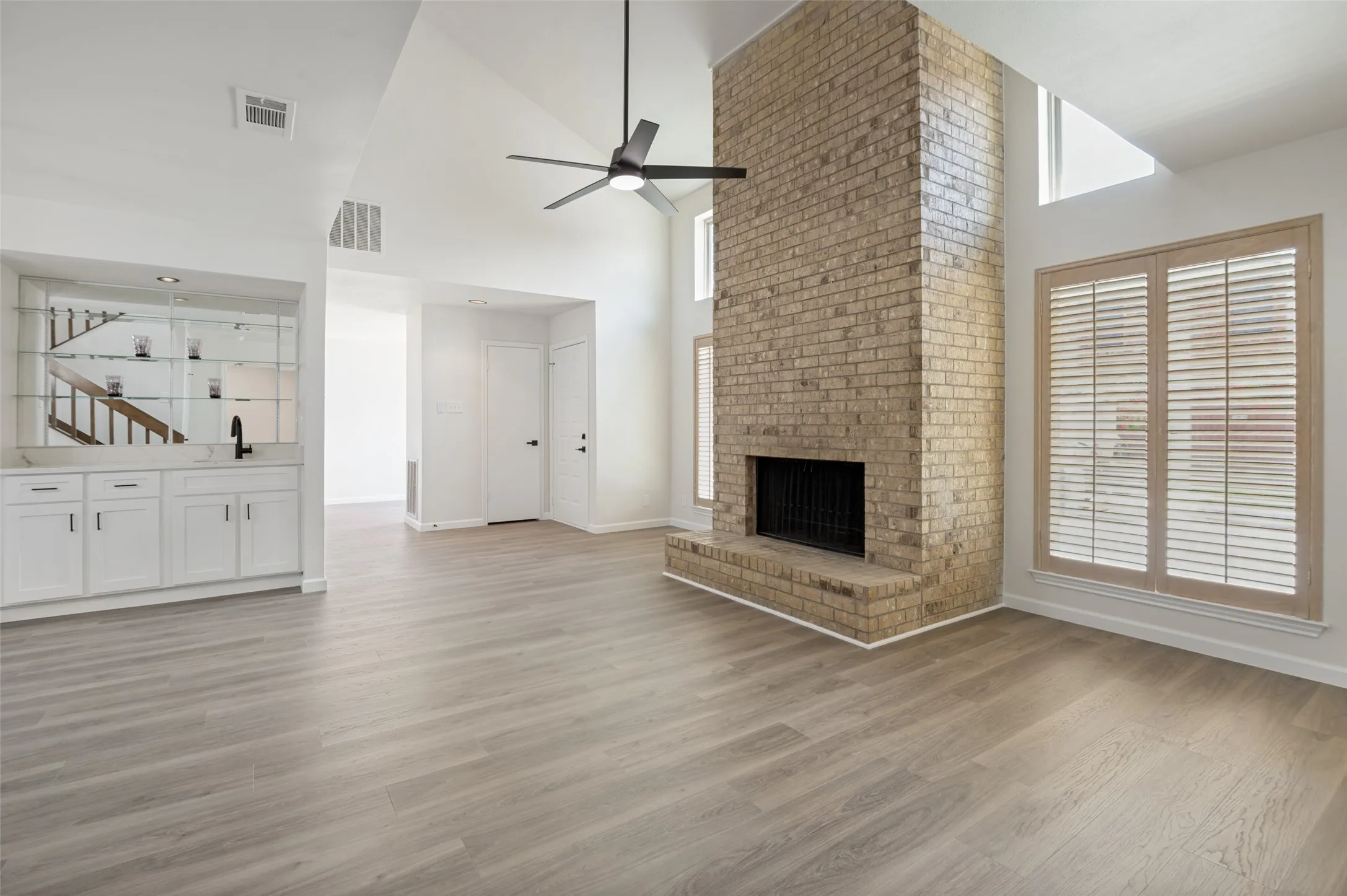 Townhouse For Sale in Dallas County , 2100 Mistymeadow Court, Carrollton, Texas 75006, 2 Bedroom, 3 Bathroom, 2 Garage spaces, 1,750 Sqft, built in 1981, mls#21316050, Real Estate Agent in Carrollton, Homes For Sale in Dallas county, Homes For Sale in Carrollton, Realtor in Carrollton Texas, Real Estate Brokerage Independent Realty Texas, Luminita Cordes Realtor