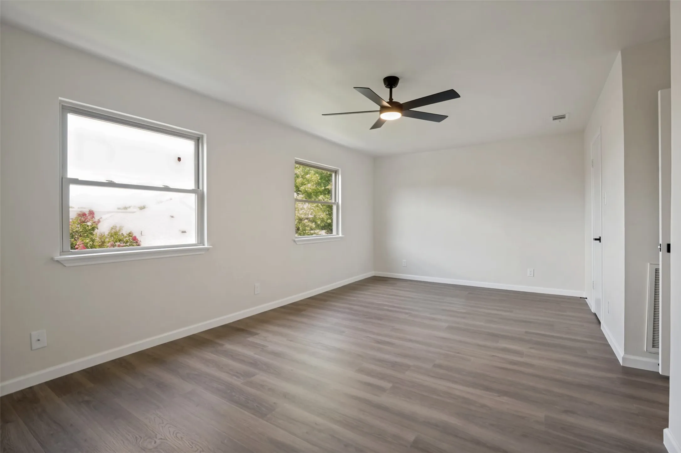 Townhouse For Sale in Dallas County , 2100 Mistymeadow Court, Carrollton, Texas 75006, 2 Bedroom, 3 Bathroom, 2 Garage spaces, 1,750 Sqft, built in 1981, mls#21316050, Real Estate Agent in Carrollton, Homes For Sale in Dallas county, Homes For Sale in Carrollton, Realtor in Carrollton Texas, Real Estate Brokerage Independent Realty Texas, Luminita Cordes Realtor
