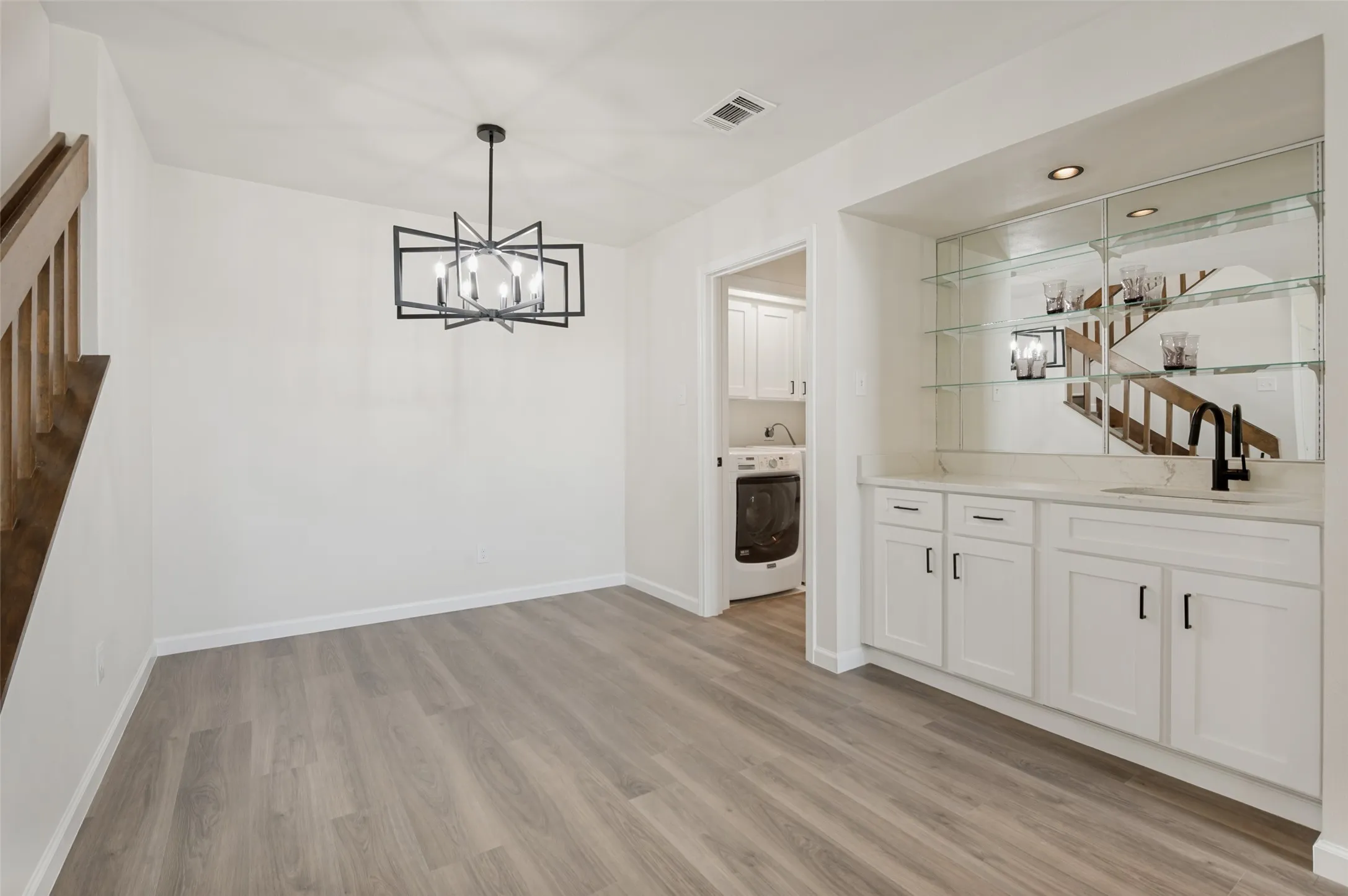 Townhouse For Sale in Dallas County , 2100 Mistymeadow Court, Carrollton, Texas 75006, 2 Bedroom, 3 Bathroom, 2 Garage spaces, 1,750 Sqft, built in 1981, mls#21316050, Real Estate Agent in Carrollton, Homes For Sale in Dallas county, Homes For Sale in Carrollton, Realtor in Carrollton Texas, Real Estate Brokerage Independent Realty Texas, Luminita Cordes Realtor