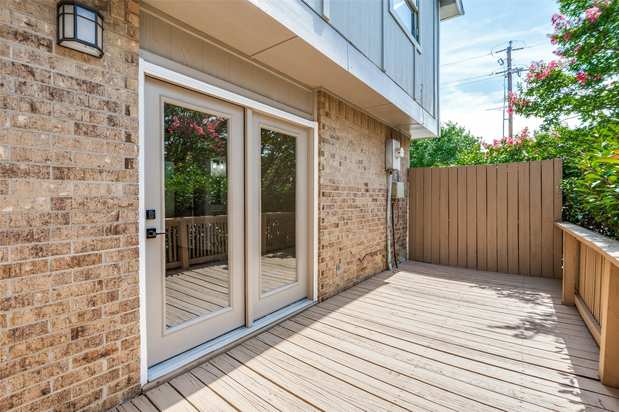 Townhouse For Sale in Dallas County , 2100 Mistymeadow Court, Carrollton, Texas 75006, 2 Bedroom, 3 Bathroom, 2 Garage spaces, 1,750 Sqft, built in 1981, mls#21316050, Real Estate Agent in Carrollton, Homes For Sale in Dallas county, Homes For Sale in Carrollton, Realtor in Carrollton Texas, Real Estate Brokerage Independent Realty Texas, Luminita Cordes Realtor