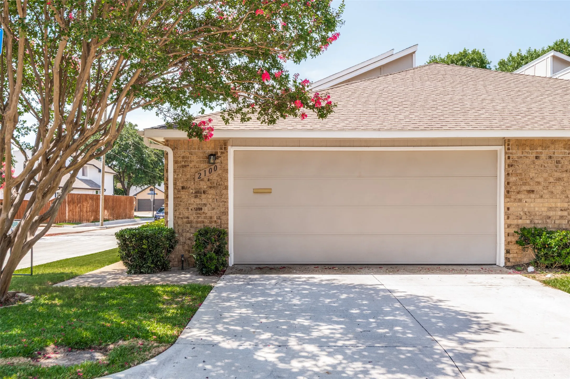 Townhouse For Sale in Dallas County , 2100 Mistymeadow Court, Carrollton, Texas 75006, 2 Bedroom, 3 Bathroom, 2 Garage spaces, 1,750 Sqft, built in 1981, mls#21316050, Real Estate Agent in Carrollton, Homes For Sale in Dallas county, Homes For Sale in Carrollton, Realtor in Carrollton Texas, Real Estate Brokerage Independent Realty Texas, Luminita Cordes Realtor