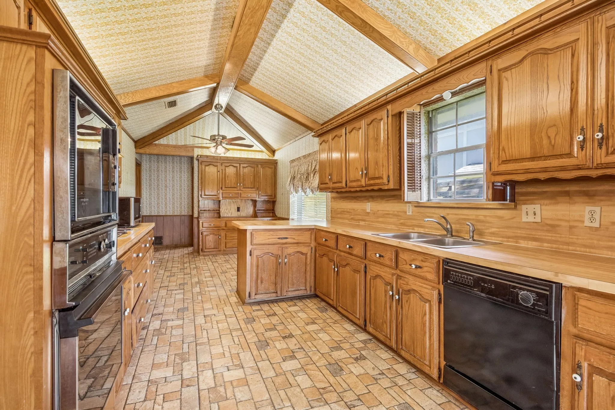 Single Family Residence For Sale in Dallas County , 505 Fireside Drive, Richardson, Texas 75081, 4 Bedroom, 3 Bathroom, 2 Garage spaces, 2,101 Sqft, built in 1978, mls#21316056, Real Estate Agent in Richardson, Homes For Sale in Dallas county, Homes For Sale in Richardson, Realtor in Richardson Texas, Real Estate Brokerage Independent Realty Texas, Luminita Cordes Realtor