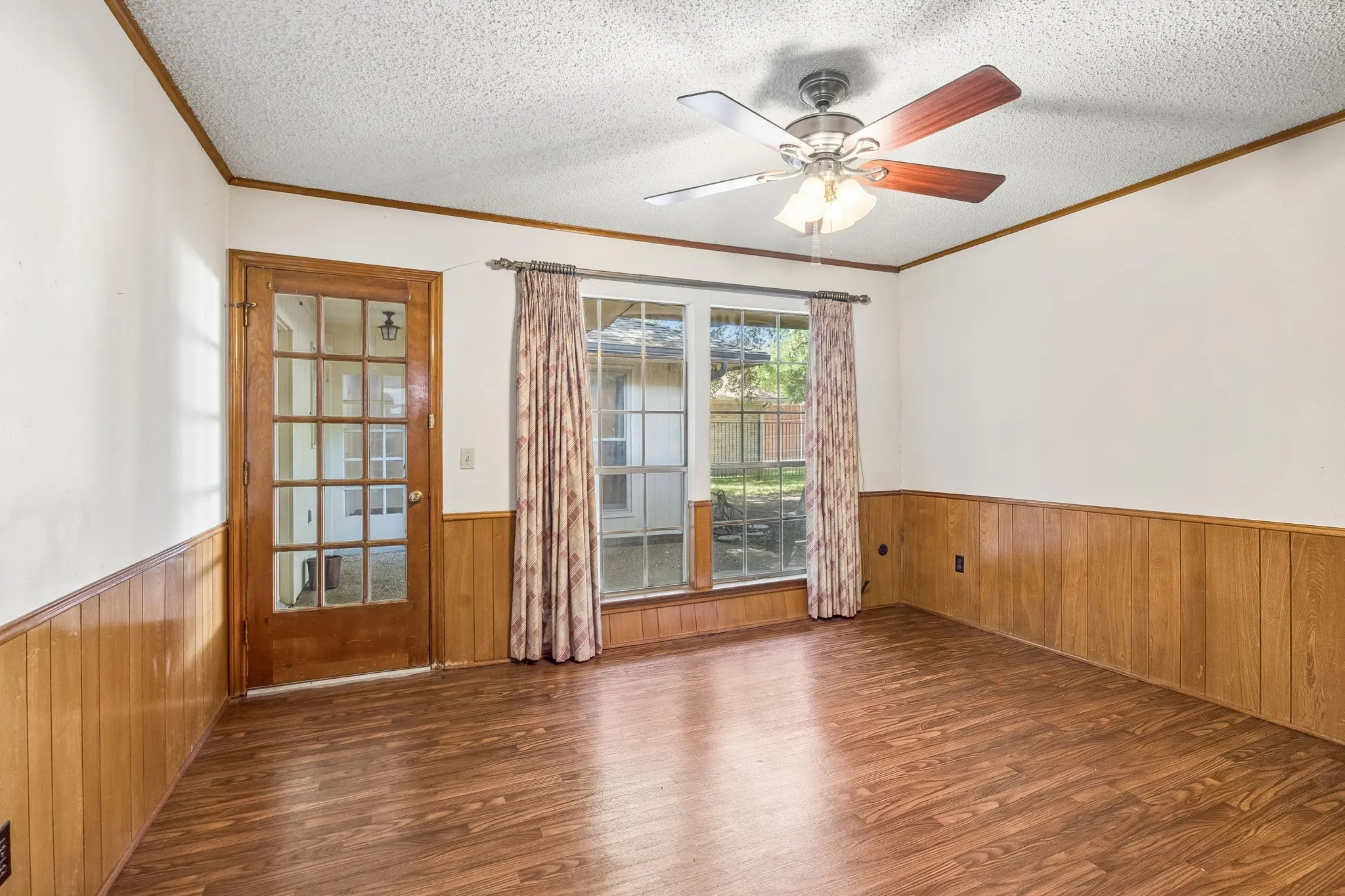 Single Family Residence For Sale in Dallas County , 505 Fireside Drive, Richardson, Texas 75081, 4 Bedroom, 3 Bathroom, 2 Garage spaces, 2,101 Sqft, built in 1978, mls#21316056, Real Estate Agent in Richardson, Homes For Sale in Dallas county, Homes For Sale in Richardson, Realtor in Richardson Texas, Real Estate Brokerage Independent Realty Texas, Luminita Cordes Realtor