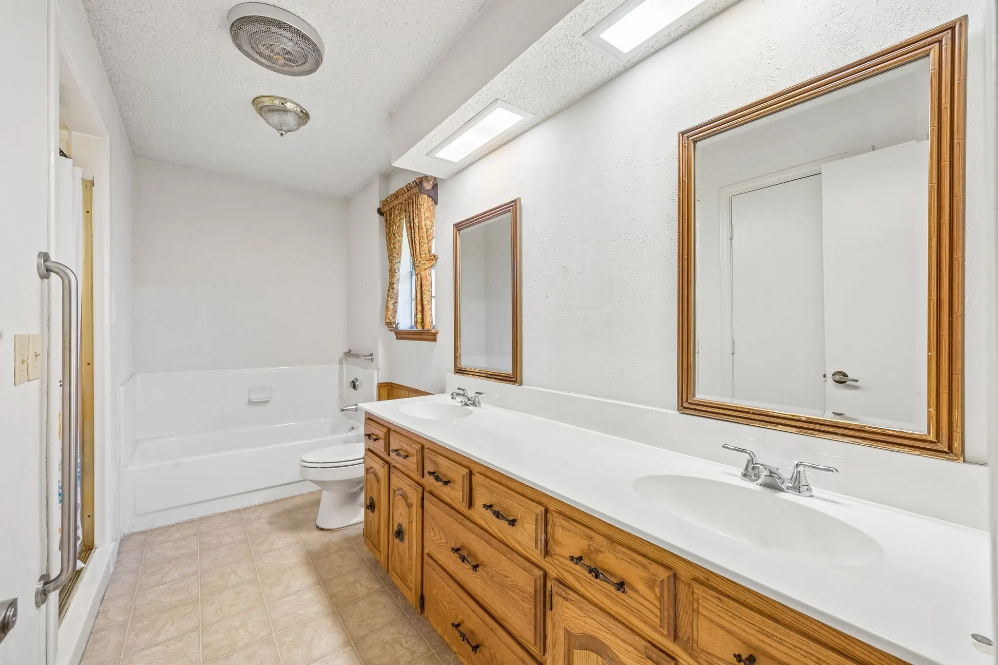 Single Family Residence For Sale in Dallas County , 505 Fireside Drive, Richardson, Texas 75081, 4 Bedroom, 3 Bathroom, 2 Garage spaces, 2,101 Sqft, built in 1978, mls#21316056, Real Estate Agent in Richardson, Homes For Sale in Dallas county, Homes For Sale in Richardson, Realtor in Richardson Texas, Real Estate Brokerage Independent Realty Texas, Luminita Cordes Realtor