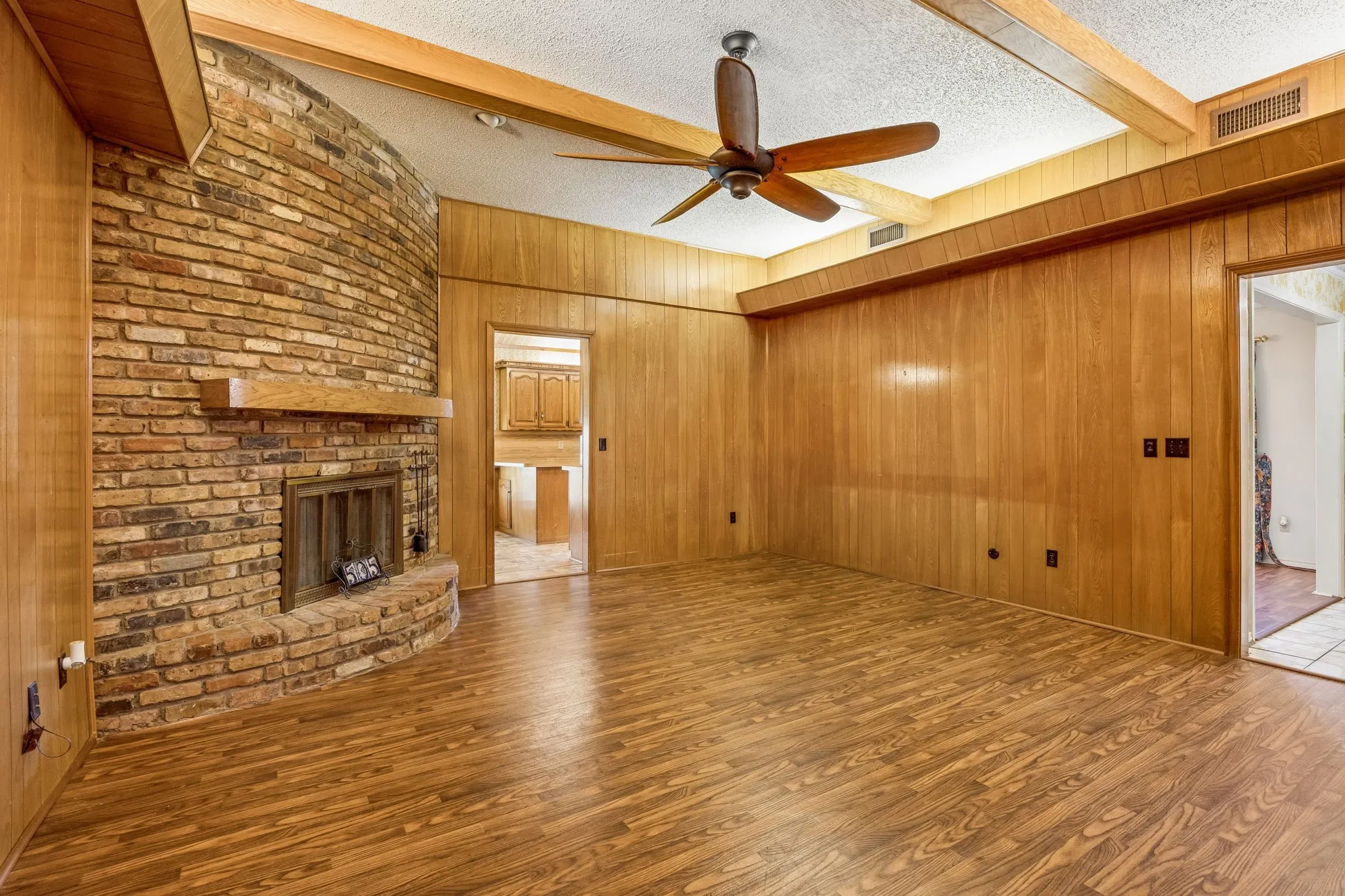 Single Family Residence For Sale in Dallas County , 505 Fireside Drive, Richardson, Texas 75081, 4 Bedroom, 3 Bathroom, 2 Garage spaces, 2,101 Sqft, built in 1978, mls#21316056, Real Estate Agent in Richardson, Homes For Sale in Dallas county, Homes For Sale in Richardson, Realtor in Richardson Texas, Real Estate Brokerage Independent Realty Texas, Luminita Cordes Realtor
