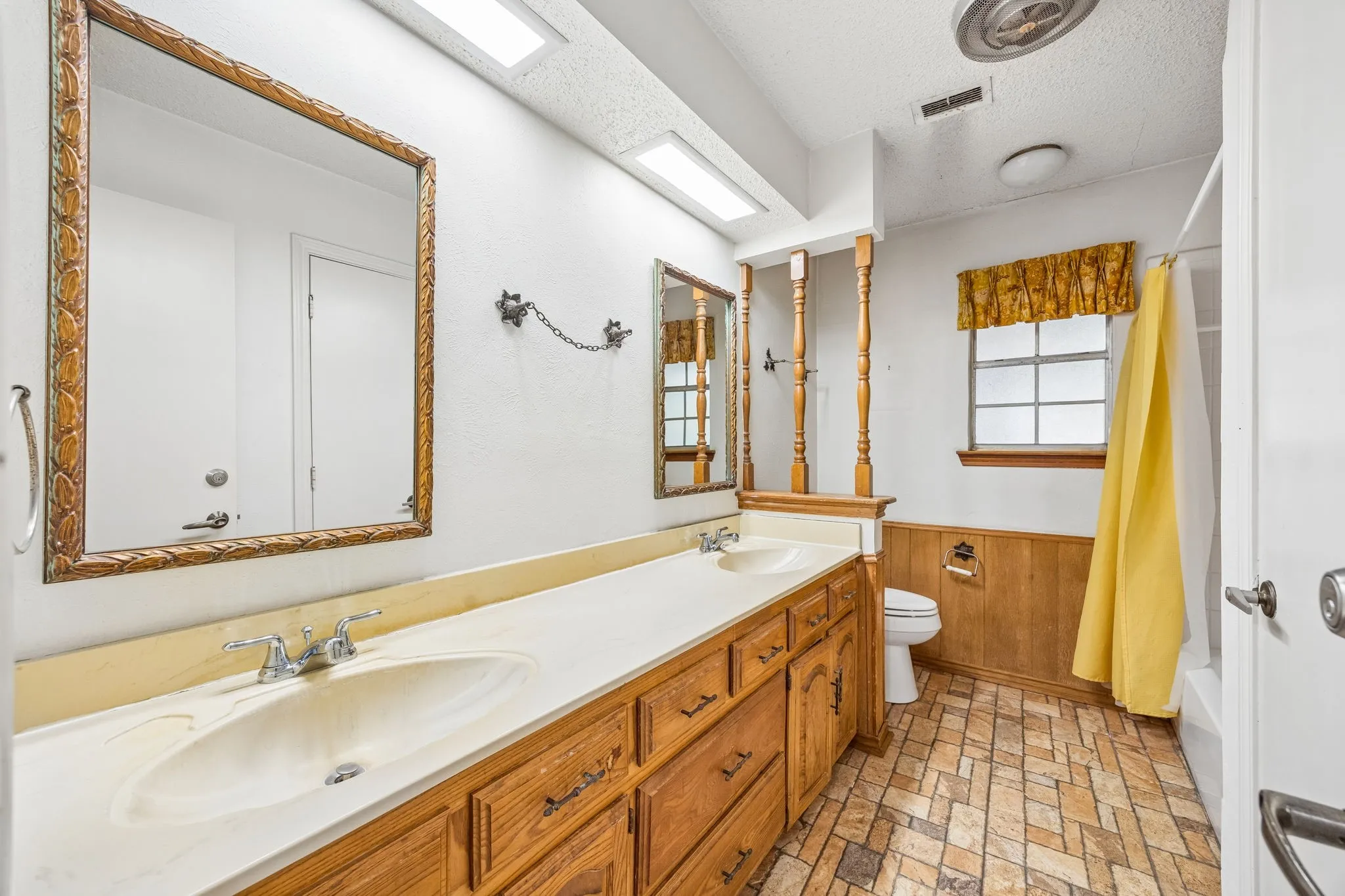 Single Family Residence For Sale in Dallas County , 505 Fireside Drive, Richardson, Texas 75081, 4 Bedroom, 3 Bathroom, 2 Garage spaces, 2,101 Sqft, built in 1978, mls#21316056, Real Estate Agent in Richardson, Homes For Sale in Dallas county, Homes For Sale in Richardson, Realtor in Richardson Texas, Real Estate Brokerage Independent Realty Texas, Luminita Cordes Realtor
