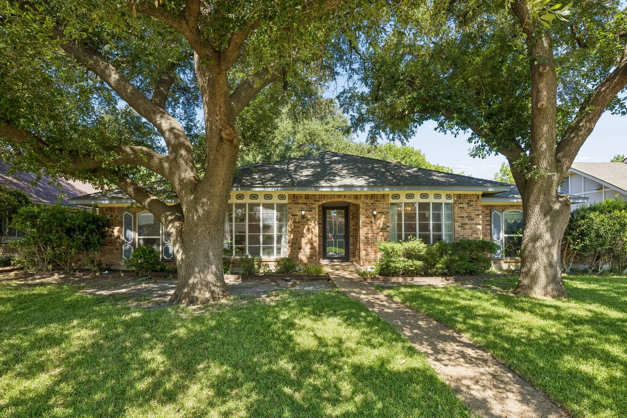 Single Family Residence For Sale in Dallas County , 505 Fireside Drive, Richardson, Texas 75081, 4 Bedroom, 3 Bathroom, 2 Garage spaces, 2,101 Sqft, built in 1978, mls#21316056, Real Estate Agent in Richardson, Homes For Sale in Dallas county, Homes For Sale in Richardson, Realtor in Richardson Texas, Real Estate Brokerage Independent Realty Texas, Luminita Cordes Realtor