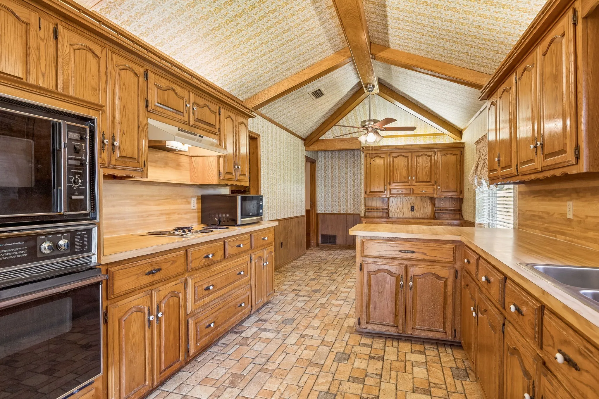 Single Family Residence For Sale in Dallas County , 505 Fireside Drive, Richardson, Texas 75081, 4 Bedroom, 3 Bathroom, 2 Garage spaces, 2,101 Sqft, built in 1978, mls#21316056, Real Estate Agent in Richardson, Homes For Sale in Dallas county, Homes For Sale in Richardson, Realtor in Richardson Texas, Real Estate Brokerage Independent Realty Texas, Luminita Cordes Realtor
