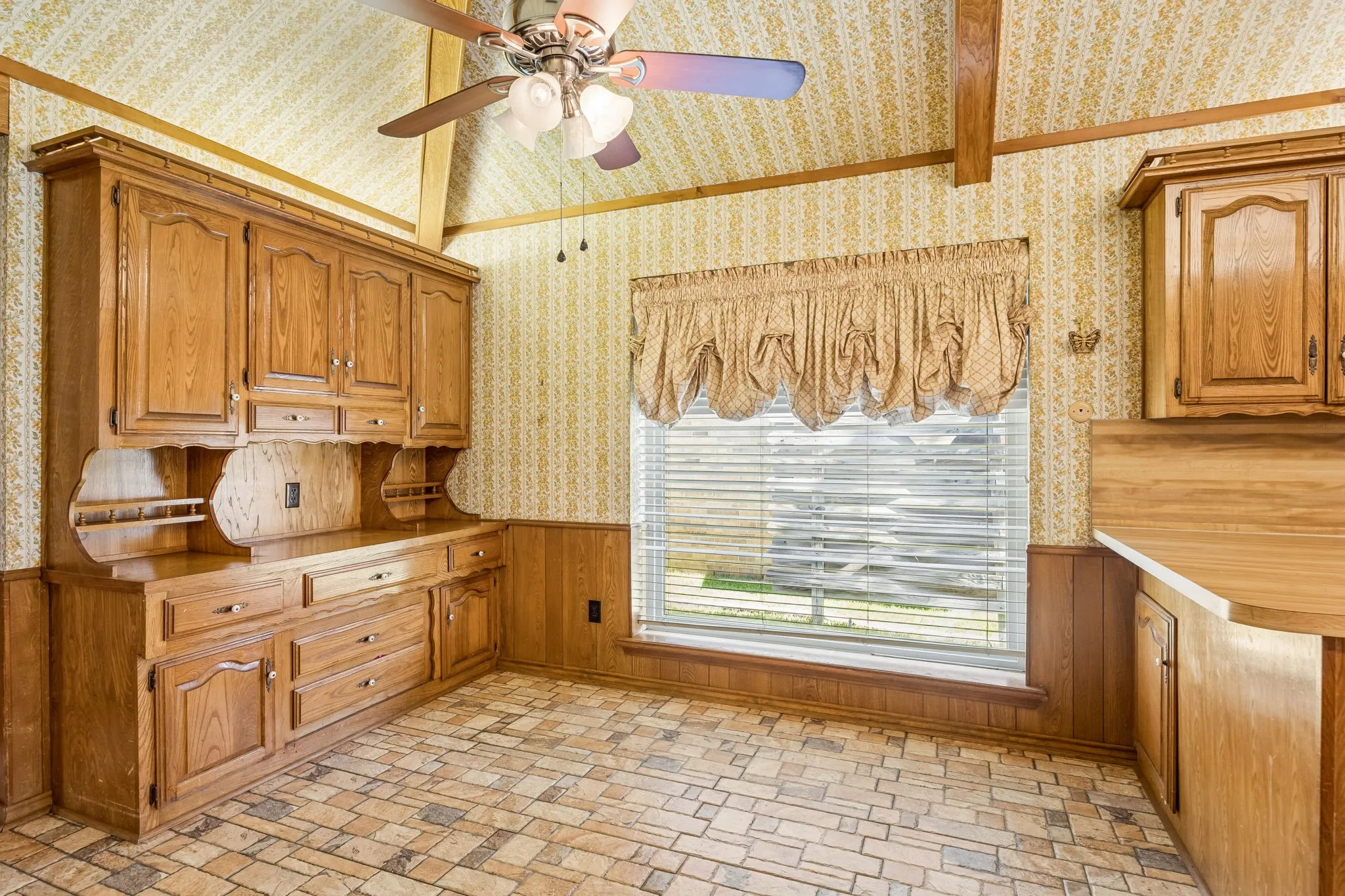 Single Family Residence For Sale in Dallas County , 505 Fireside Drive, Richardson, Texas 75081, 4 Bedroom, 3 Bathroom, 2 Garage spaces, 2,101 Sqft, built in 1978, mls#21316056, Real Estate Agent in Richardson, Homes For Sale in Dallas county, Homes For Sale in Richardson, Realtor in Richardson Texas, Real Estate Brokerage Independent Realty Texas, Luminita Cordes Realtor