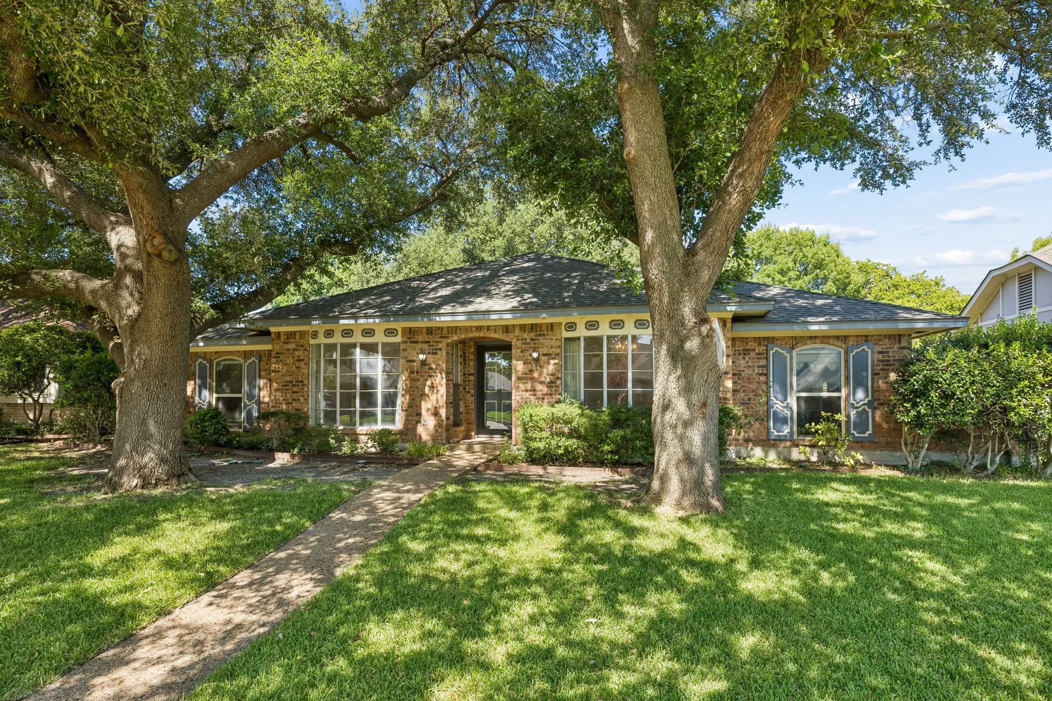 Single Family Residence For Sale in Dallas County , 505 Fireside Drive, Richardson, Texas 75081, 4 Bedroom, 3 Bathroom, 2 Garage spaces, 2,101 Sqft, built in 1978, mls#21316056, Real Estate Agent in Richardson, Homes For Sale in Dallas county, Homes For Sale in Richardson, Realtor in Richardson Texas, Real Estate Brokerage Independent Realty Texas, Luminita Cordes Realtor