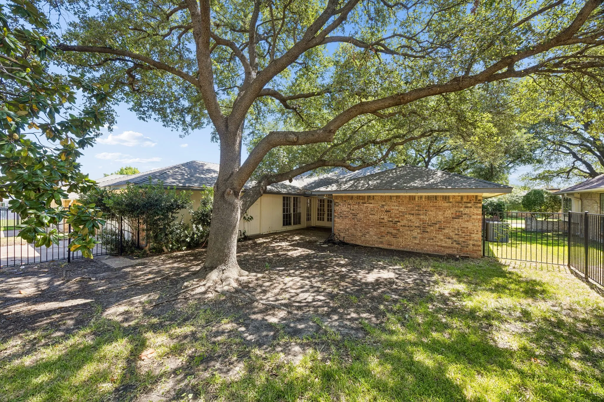 Single Family Residence For Sale in Dallas County , 505 Fireside Drive, Richardson, Texas 75081, 4 Bedroom, 3 Bathroom, 2 Garage spaces, 2,101 Sqft, built in 1978, mls#21316056, Real Estate Agent in Richardson, Homes For Sale in Dallas county, Homes For Sale in Richardson, Realtor in Richardson Texas, Real Estate Brokerage Independent Realty Texas, Luminita Cordes Realtor