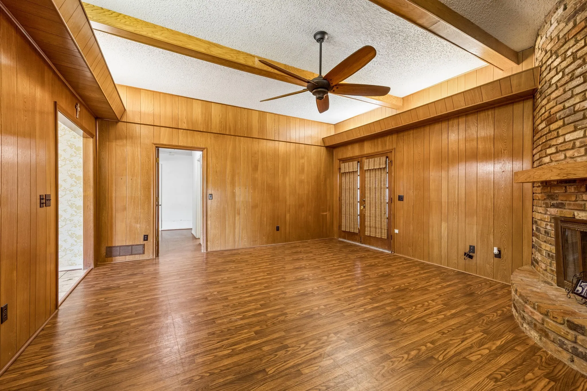 Single Family Residence For Sale in Dallas County , 505 Fireside Drive, Richardson, Texas 75081, 4 Bedroom, 3 Bathroom, 2 Garage spaces, 2,101 Sqft, built in 1978, mls#21316056, Real Estate Agent in Richardson, Homes For Sale in Dallas county, Homes For Sale in Richardson, Realtor in Richardson Texas, Real Estate Brokerage Independent Realty Texas, Luminita Cordes Realtor