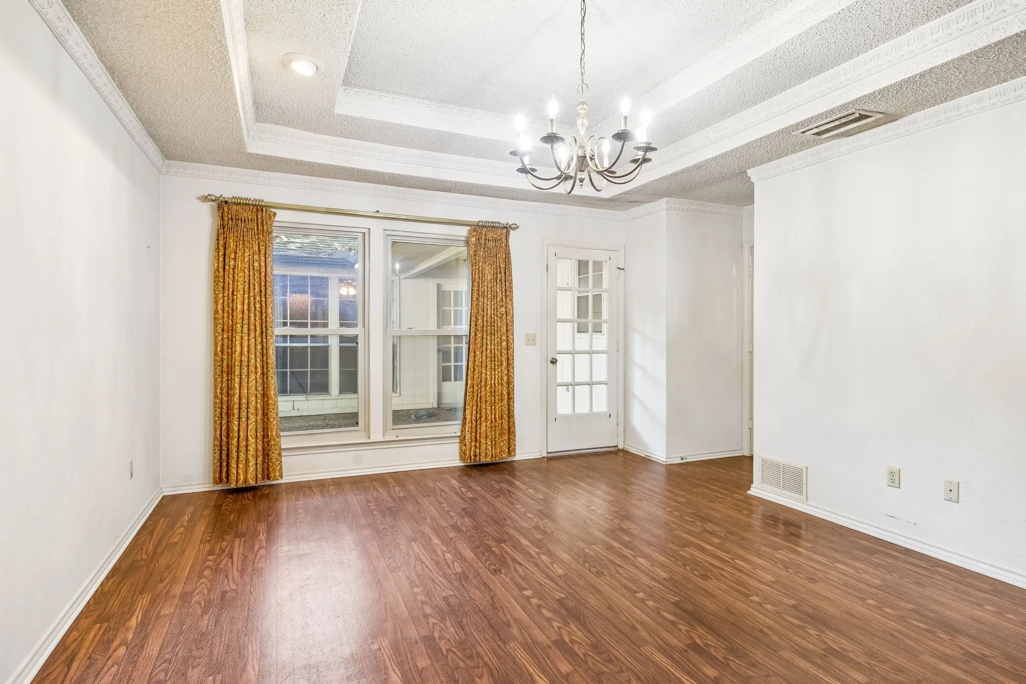 Single Family Residence For Sale in Dallas County , 505 Fireside Drive, Richardson, Texas 75081, 4 Bedroom, 3 Bathroom, 2 Garage spaces, 2,101 Sqft, built in 1978, mls#21316056, Real Estate Agent in Richardson, Homes For Sale in Dallas county, Homes For Sale in Richardson, Realtor in Richardson Texas, Real Estate Brokerage Independent Realty Texas, Luminita Cordes Realtor