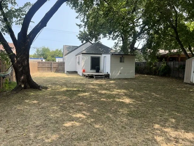 Single Family Residence For Sale in Dallas County , 206 W 6th Street, Irving, Texas 75060, 2 Bedroom, 2 Bathroom, Garage spaces, 1,166 Sqft, built in 1950, mls#21315449, Real Estate Agent in Irving, Homes For Sale in Dallas county, Homes For Sale in Irving, Realtor in Irving Texas, Real Estate Brokerage Independent Realty Texas, Luminita Cordes Realtor