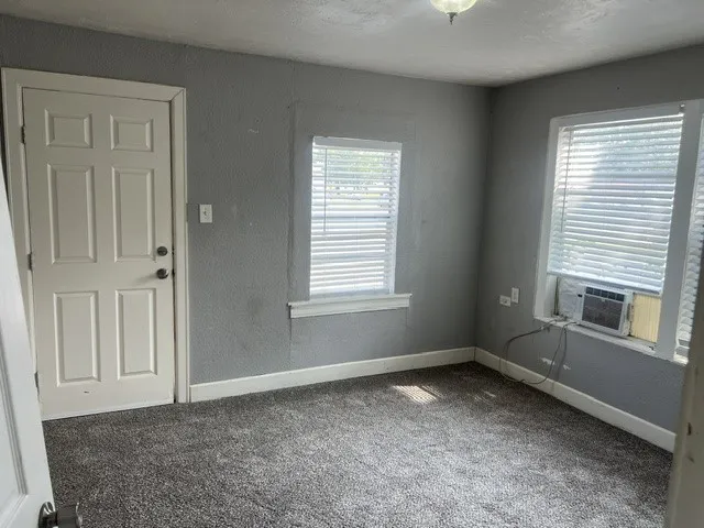 Single Family Residence For Sale in Dallas County , 206 W 6th Street, Irving, Texas 75060, 2 Bedroom, 2 Bathroom, Garage spaces, 1,166 Sqft, built in 1950, mls#21315449, Real Estate Agent in Irving, Homes For Sale in Dallas county, Homes For Sale in Irving, Realtor in Irving Texas, Real Estate Brokerage Independent Realty Texas, Luminita Cordes Realtor