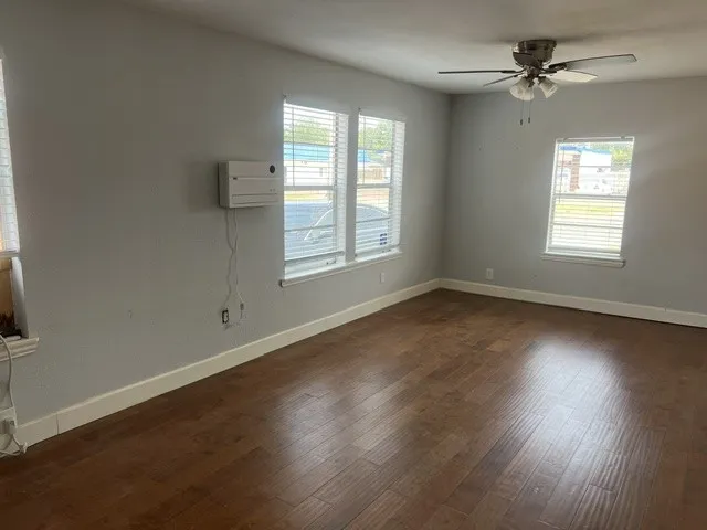 Single Family Residence For Sale in Dallas County , 206 W 6th Street, Irving, Texas 75060, 2 Bedroom, 2 Bathroom, Garage spaces, 1,166 Sqft, built in 1950, mls#21315449, Real Estate Agent in Irving, Homes For Sale in Dallas county, Homes For Sale in Irving, Realtor in Irving Texas, Real Estate Brokerage Independent Realty Texas, Luminita Cordes Realtor