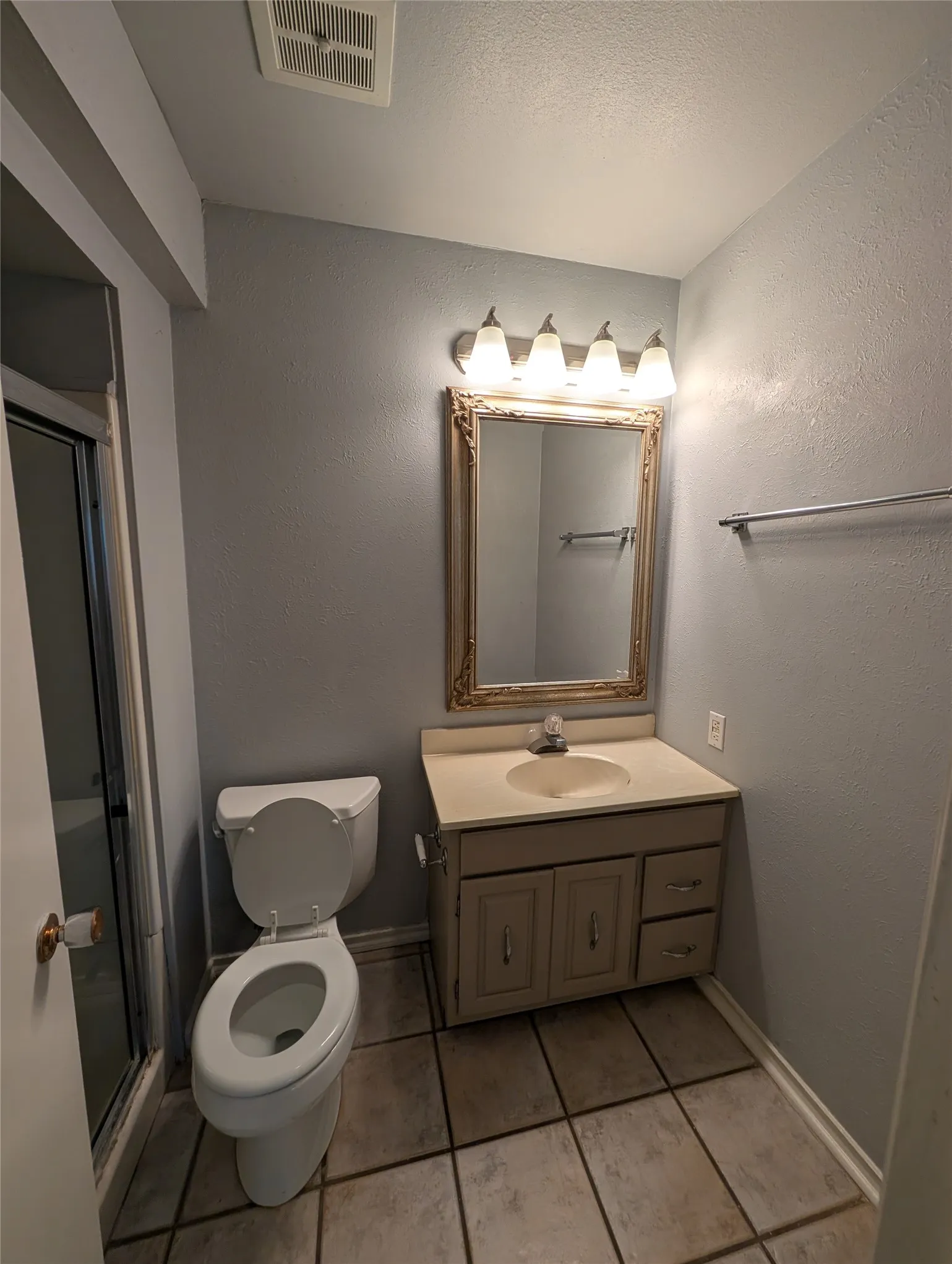 Single Family Residence For Rent in Dallas County , 2703 Running Brook Lane, Dallas, Texas 75228, 3 Bedroom, 3 Bathroom, Garage spaces, 1,805 Sqft, built in 1964, mls#21316072, Real Estate Agent in Dallas, Homes For Rent in Dallas county, Homes For Rent in Dallas, Realtor in Dallas Texas, Real Estate Brokerage Independent Realty Texas, Luminita Cordes Realtor