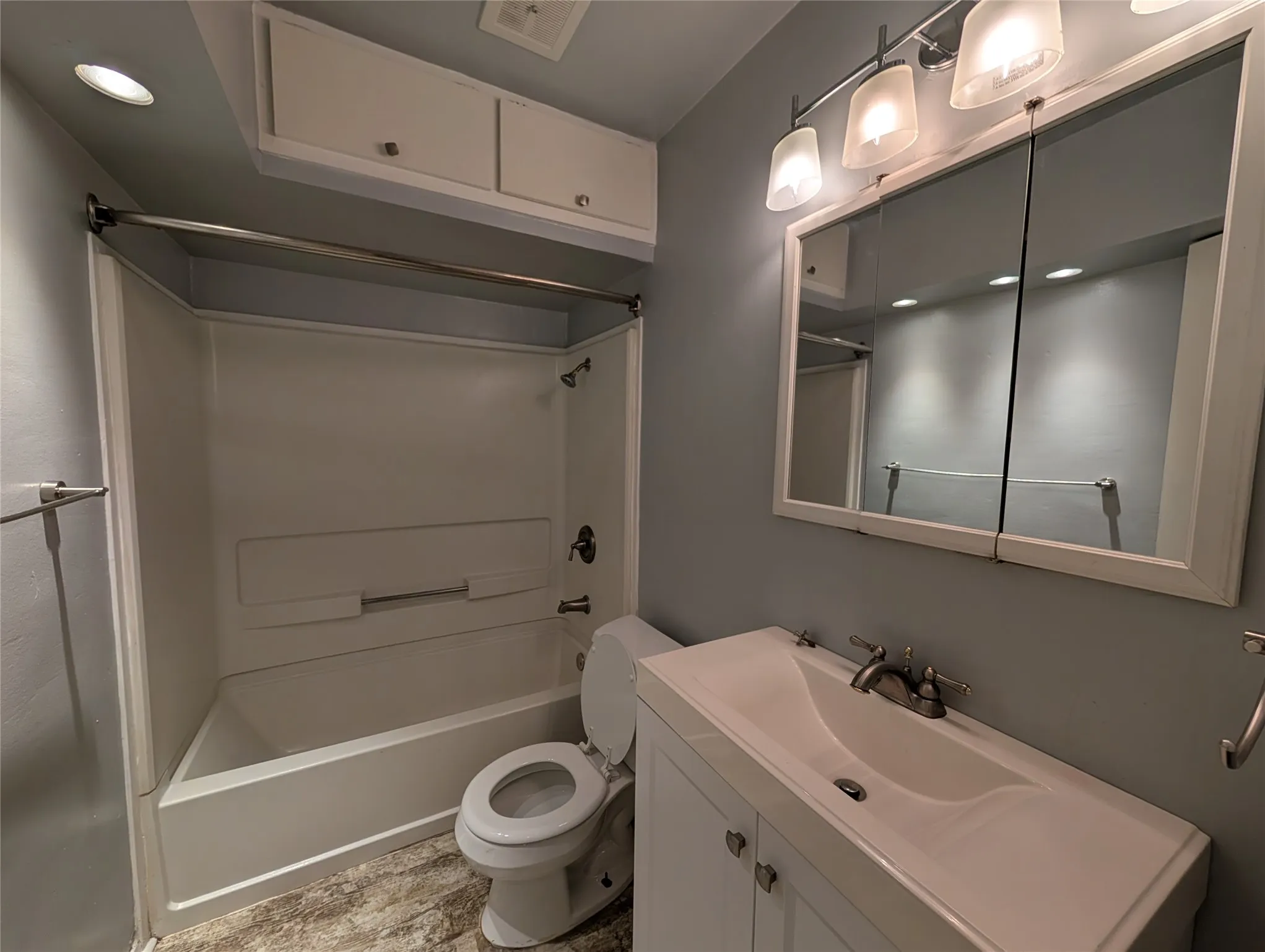 Single Family Residence For Rent in Dallas County , 2703 Running Brook Lane, Dallas, Texas 75228, 3 Bedroom, 3 Bathroom, Garage spaces, 1,805 Sqft, built in 1964, mls#21316072, Real Estate Agent in Dallas, Homes For Rent in Dallas county, Homes For Rent in Dallas, Realtor in Dallas Texas, Real Estate Brokerage Independent Realty Texas, Luminita Cordes Realtor