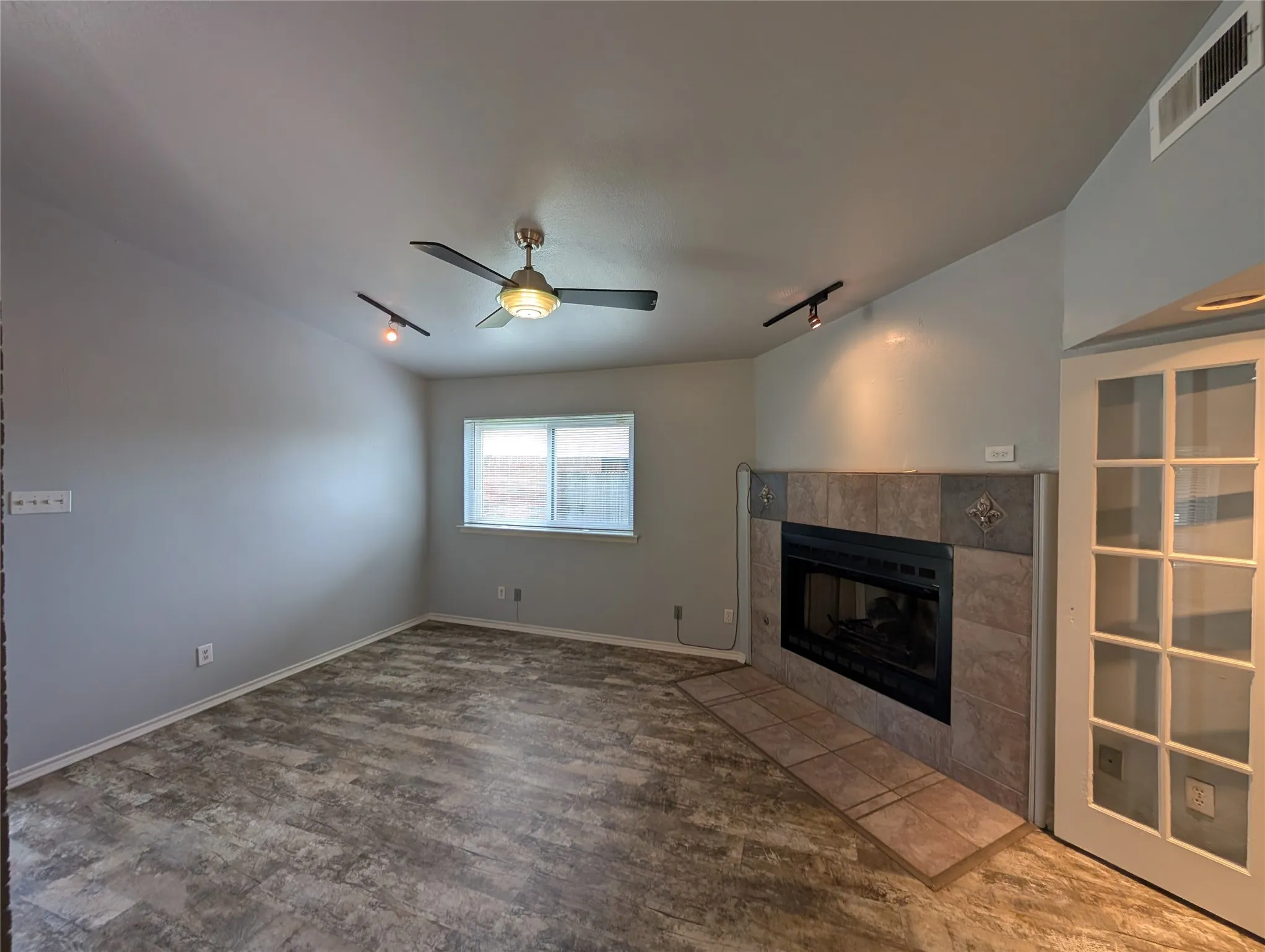 Single Family Residence For Rent in Dallas County , 2703 Running Brook Lane, Dallas, Texas 75228, 3 Bedroom, 3 Bathroom, Garage spaces, 1,805 Sqft, built in 1964, mls#21316072, Real Estate Agent in Dallas, Homes For Rent in Dallas county, Homes For Rent in Dallas, Realtor in Dallas Texas, Real Estate Brokerage Independent Realty Texas, Luminita Cordes Realtor
