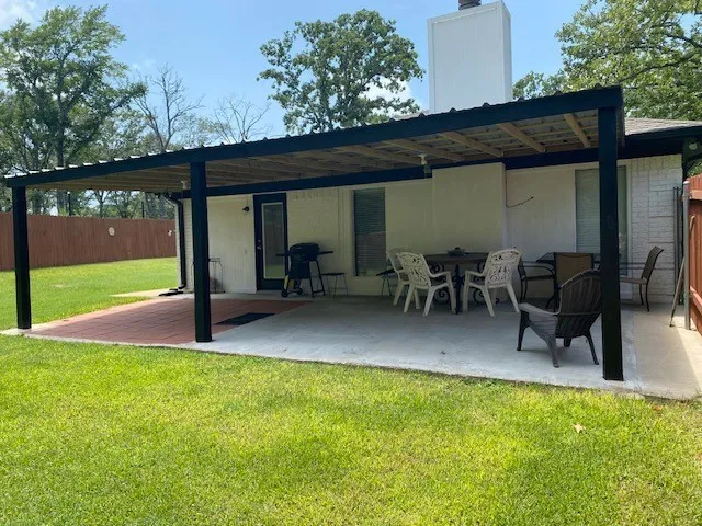 Single Family Residence For Sale in Henderson County , 7695 FM 59, Athens, Texas 75751, 3 Bedroom, 2 Bathroom, 2 Garage spaces, 1,812 Sqft, built in 1985, mls#21315933, Real Estate Agent in Athens, Homes For Sale in Henderson county, Homes For Sale in Athens, Realtor in Athens Texas, Real Estate Brokerage Independent Realty Texas, Luminita Cordes Realtor