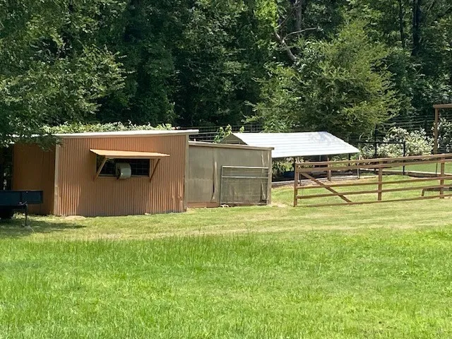 Single Family Residence For Sale in Henderson County , 7695 FM 59, Athens, Texas 75751, 3 Bedroom, 2 Bathroom, 2 Garage spaces, 1,812 Sqft, built in 1985, mls#21315933, Real Estate Agent in Athens, Homes For Sale in Henderson county, Homes For Sale in Athens, Realtor in Athens Texas, Real Estate Brokerage Independent Realty Texas, Luminita Cordes Realtor