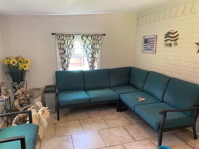 Single Family Residence For Sale in Henderson County , 7695 FM 59, Athens, Texas 75751, 3 Bedroom, 2 Bathroom, 2 Garage spaces, 1,812 Sqft, built in 1985, mls#21315933, Real Estate Agent in Athens, Homes For Sale in Henderson county, Homes For Sale in Athens, Realtor in Athens Texas, Real Estate Brokerage Independent Realty Texas, Luminita Cordes Realtor