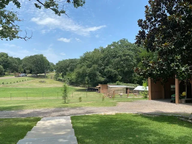 Single Family Residence For Sale in Henderson County , 7695 FM 59, Athens, Texas 75751, 3 Bedroom, 2 Bathroom, 2 Garage spaces, 1,812 Sqft, built in 1985, mls#21315933, Real Estate Agent in Athens, Homes For Sale in Henderson county, Homes For Sale in Athens, Realtor in Athens Texas, Real Estate Brokerage Independent Realty Texas, Luminita Cordes Realtor