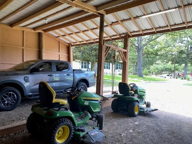 Single Family Residence For Sale in Henderson County , 7695 FM 59, Athens, Texas 75751, 3 Bedroom, 2 Bathroom, 2 Garage spaces, 1,812 Sqft, built in 1985, mls#21315933, Real Estate Agent in Athens, Homes For Sale in Henderson county, Homes For Sale in Athens, Realtor in Athens Texas, Real Estate Brokerage Independent Realty Texas, Luminita Cordes Realtor