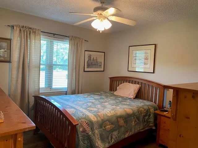 Single Family Residence For Sale in Henderson County , 7695 FM 59, Athens, Texas 75751, 3 Bedroom, 2 Bathroom, 2 Garage spaces, 1,812 Sqft, built in 1985, mls#21315933, Real Estate Agent in Athens, Homes For Sale in Henderson county, Homes For Sale in Athens, Realtor in Athens Texas, Real Estate Brokerage Independent Realty Texas, Luminita Cordes Realtor