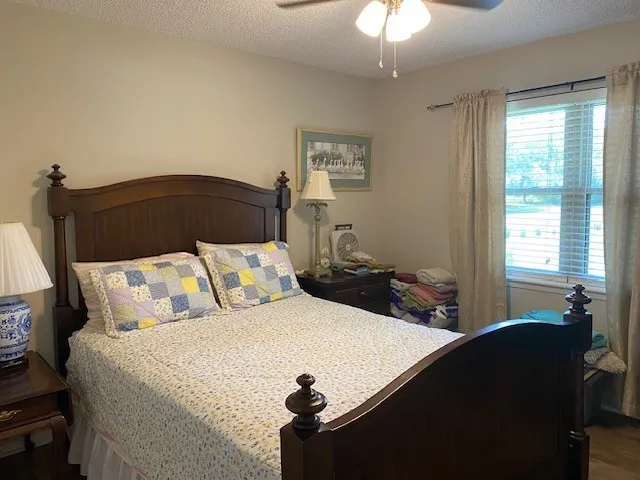 Single Family Residence For Sale in Henderson County , 7695 FM 59, Athens, Texas 75751, 3 Bedroom, 2 Bathroom, 2 Garage spaces, 1,812 Sqft, built in 1985, mls#21315933, Real Estate Agent in Athens, Homes For Sale in Henderson county, Homes For Sale in Athens, Realtor in Athens Texas, Real Estate Brokerage Independent Realty Texas, Luminita Cordes Realtor
