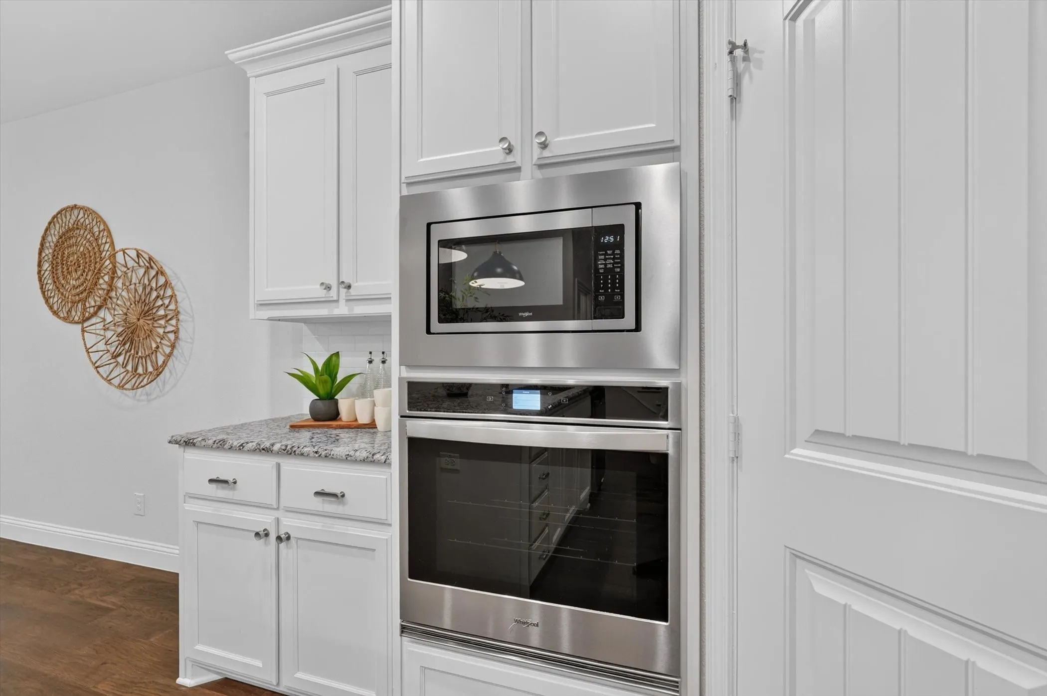 Built-in stainless steel microwave and oven combination