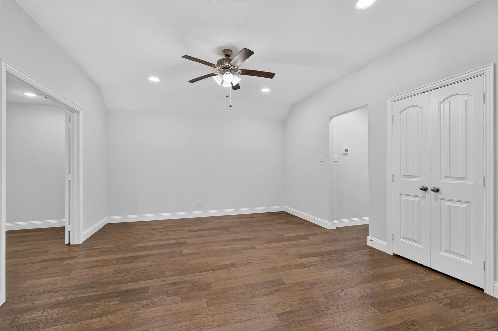 Townhouse For Sale in Denton County , 2873 Creekway Drive, Carrollton, Texas 75010, 3 Bedroom, 3 Bathroom, 2 Garage spaces, 2,314 Sqft, built in 2022, mls#21316080, Real Estate Agent in Carrollton, Homes For Sale in Denton county, Homes For Sale in Carrollton, Realtor in Carrollton Texas, Real Estate Brokerage Independent Realty Texas, Luminita Cordes Realtor