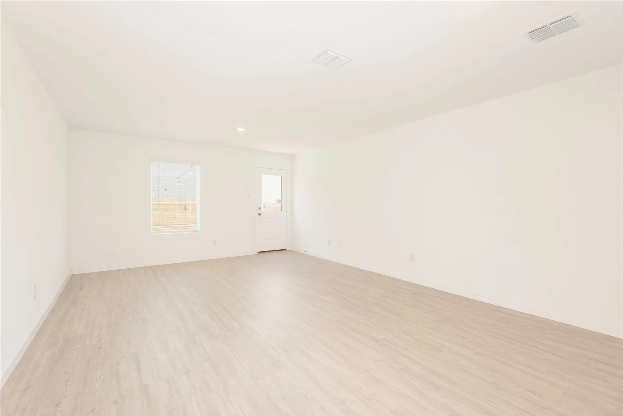 Single Family Residence For Rent in Collin County , 6804 Bramblewood Drive, Princeton, Texas 75407, 3 Bedroom, 3 Bathroom, 1 Garage spaces, 1,374 Sqft, built in 2024, mls#21316044, Real Estate Agent in Princeton, Homes For Rent in Collin county, Homes For Rent in Princeton, Realtor in Princeton Texas, Real Estate Brokerage Independent Realty Texas, Luminita Cordes Realtor