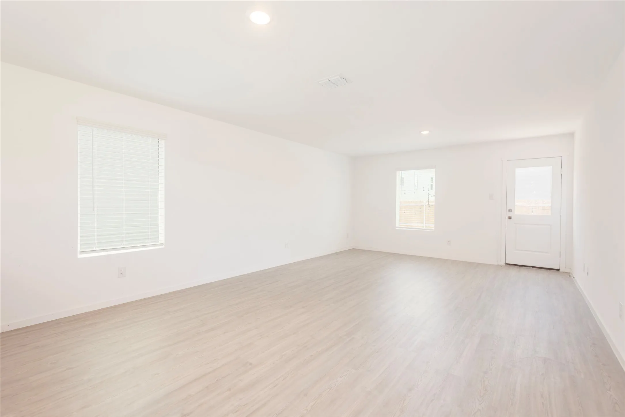 Single Family Residence For Rent in Collin County , 6804 Bramblewood Drive, Princeton, Texas 75407, 3 Bedroom, 3 Bathroom, 1 Garage spaces, 1,374 Sqft, built in 2024, mls#21316044, Real Estate Agent in Princeton, Homes For Rent in Collin county, Homes For Rent in Princeton, Realtor in Princeton Texas, Real Estate Brokerage Independent Realty Texas, Luminita Cordes Realtor