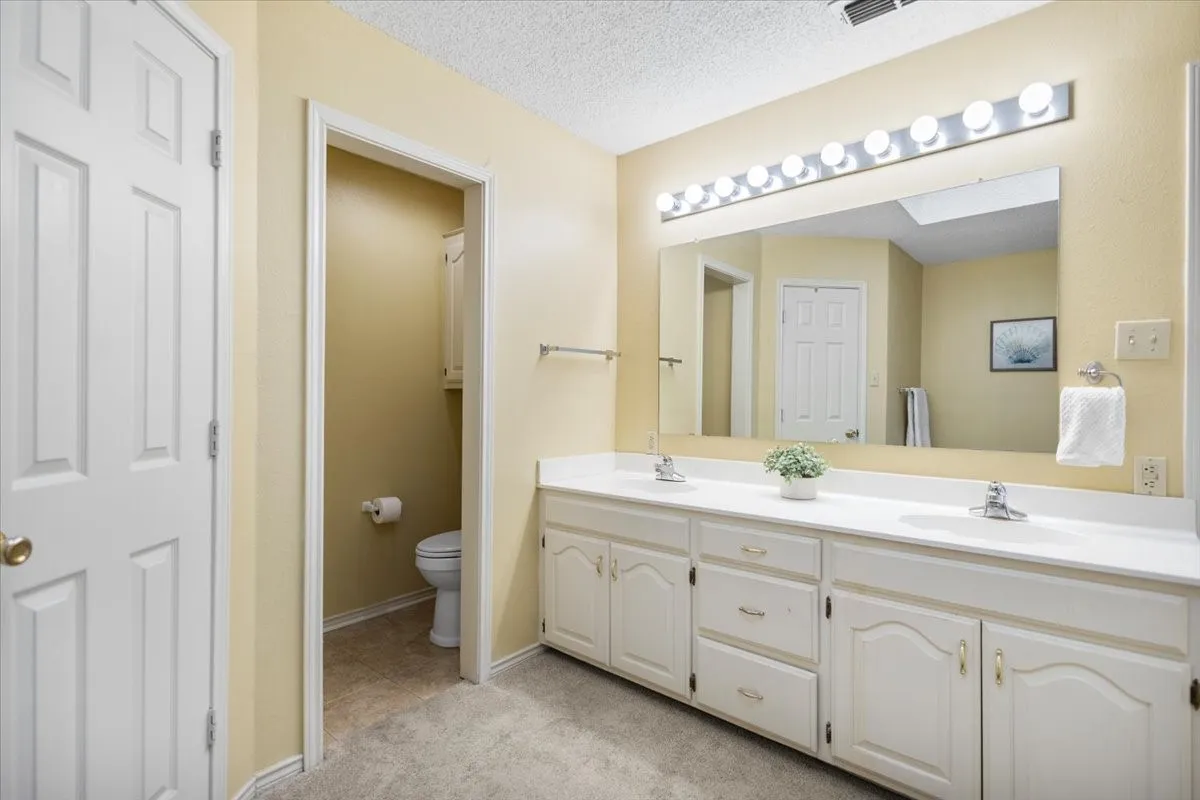 Single Family Residence For Sale in Smith County , 2824 Crestview Avenue, Tyler, Texas 75701, 2 Bedroom, 2 Bathroom, 2 Garage spaces, 1,626 Sqft, built in 1993, mls#21316075, Real Estate Agent in Tyler, Homes For Sale in Smith county, Homes For Sale in Tyler, Realtor in Tyler Texas, Real Estate Brokerage Independent Realty Texas, Luminita Cordes Realtor