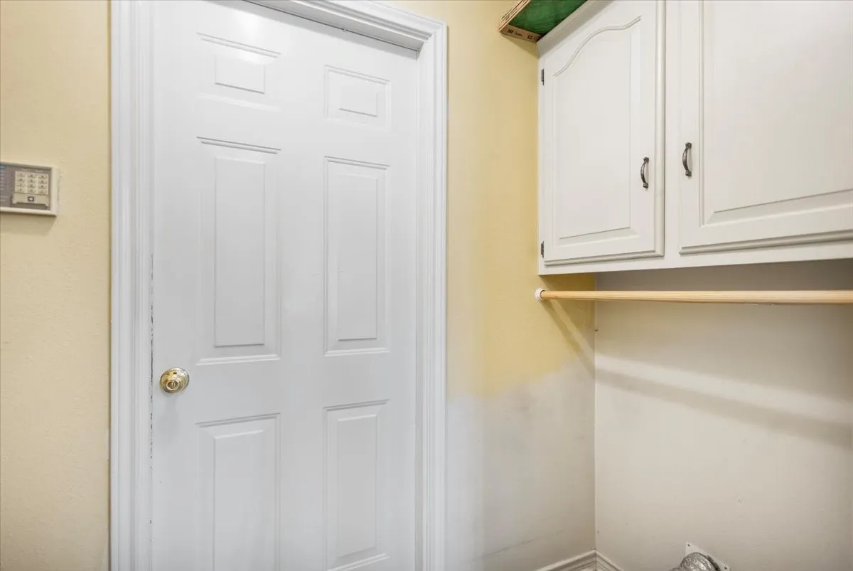 Single Family Residence For Sale in Smith County , 2824 Crestview Avenue, Tyler, Texas 75701, 2 Bedroom, 2 Bathroom, 2 Garage spaces, 1,626 Sqft, built in 1993, mls#21316075, Real Estate Agent in Tyler, Homes For Sale in Smith county, Homes For Sale in Tyler, Realtor in Tyler Texas, Real Estate Brokerage Independent Realty Texas, Luminita Cordes Realtor