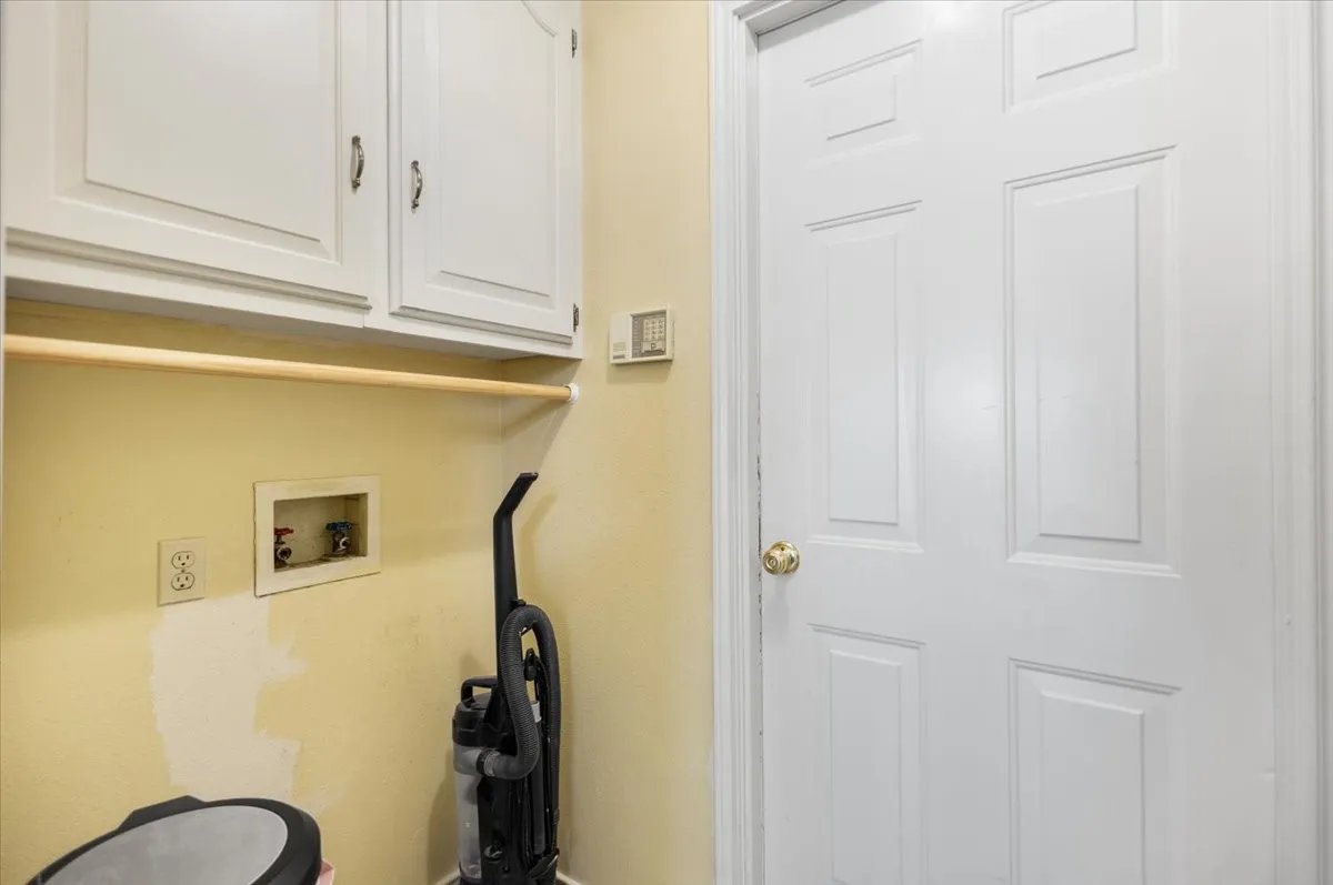 Single Family Residence For Sale in Smith County , 2824 Crestview Avenue, Tyler, Texas 75701, 2 Bedroom, 2 Bathroom, 2 Garage spaces, 1,626 Sqft, built in 1993, mls#21316075, Real Estate Agent in Tyler, Homes For Sale in Smith county, Homes For Sale in Tyler, Realtor in Tyler Texas, Real Estate Brokerage Independent Realty Texas, Luminita Cordes Realtor