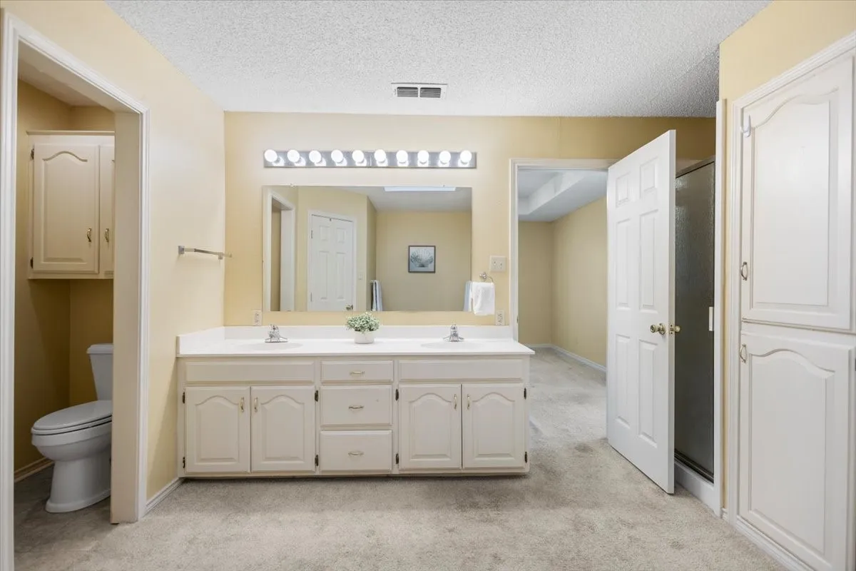 Single Family Residence For Sale in Smith County , 2824 Crestview Avenue, Tyler, Texas 75701, 2 Bedroom, 2 Bathroom, 2 Garage spaces, 1,626 Sqft, built in 1993, mls#21316075, Real Estate Agent in Tyler, Homes For Sale in Smith county, Homes For Sale in Tyler, Realtor in Tyler Texas, Real Estate Brokerage Independent Realty Texas, Luminita Cordes Realtor