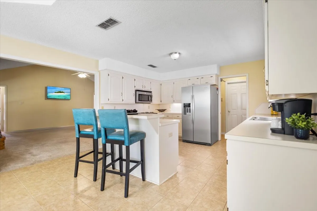 Single Family Residence For Sale in Smith County , 2824 Crestview Avenue, Tyler, Texas 75701, 2 Bedroom, 2 Bathroom, 2 Garage spaces, 1,626 Sqft, built in 1993, mls#21316075, Real Estate Agent in Tyler, Homes For Sale in Smith county, Homes For Sale in Tyler, Realtor in Tyler Texas, Real Estate Brokerage Independent Realty Texas, Luminita Cordes Realtor