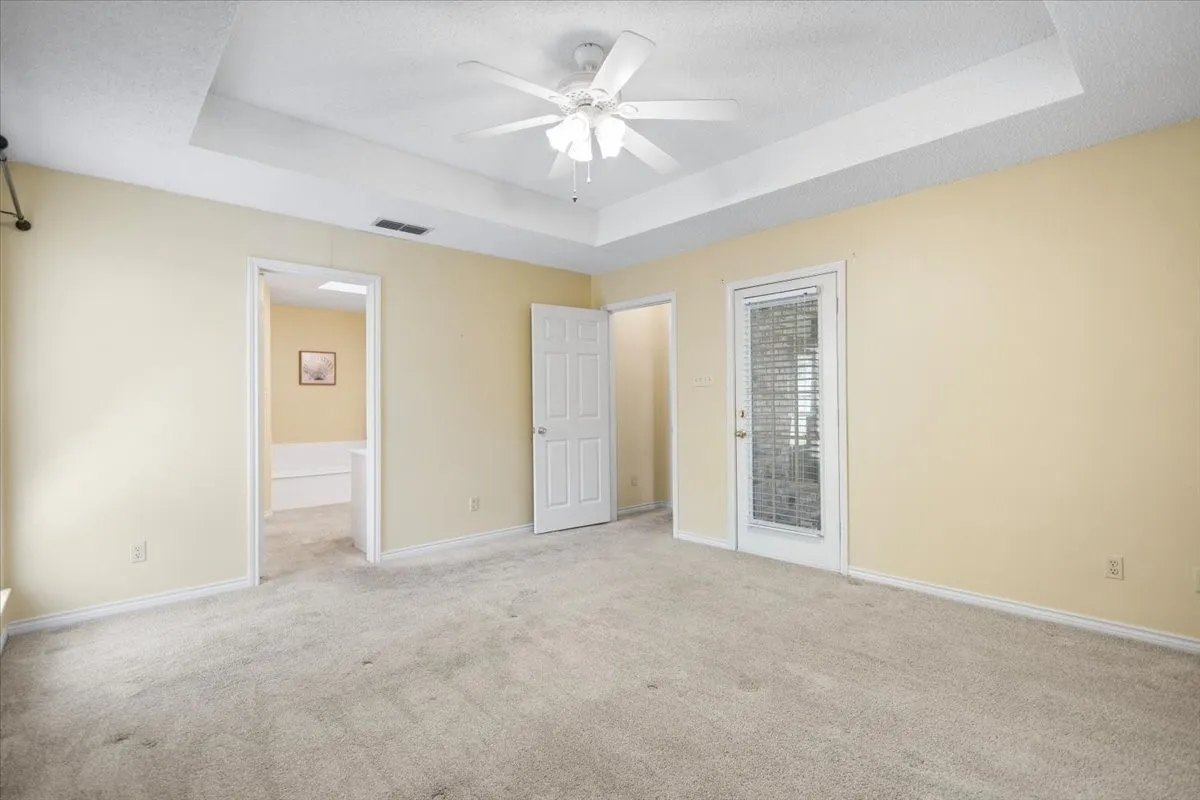 Single Family Residence For Sale in Smith County , 2824 Crestview Avenue, Tyler, Texas 75701, 2 Bedroom, 2 Bathroom, 2 Garage spaces, 1,626 Sqft, built in 1993, mls#21316075, Real Estate Agent in Tyler, Homes For Sale in Smith county, Homes For Sale in Tyler, Realtor in Tyler Texas, Real Estate Brokerage Independent Realty Texas, Luminita Cordes Realtor