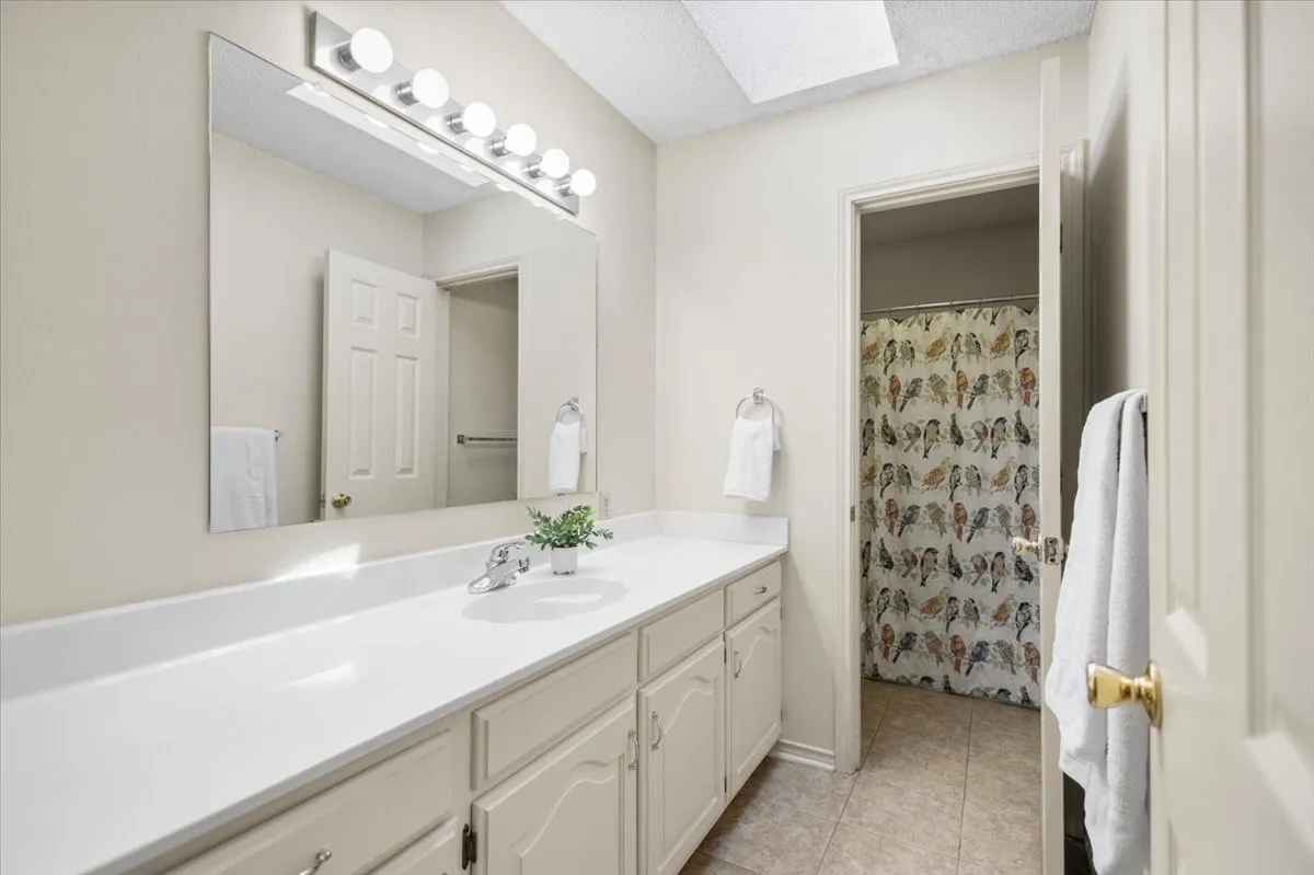 Single Family Residence For Sale in Smith County , 2824 Crestview Avenue, Tyler, Texas 75701, 2 Bedroom, 2 Bathroom, 2 Garage spaces, 1,626 Sqft, built in 1993, mls#21316075, Real Estate Agent in Tyler, Homes For Sale in Smith county, Homes For Sale in Tyler, Realtor in Tyler Texas, Real Estate Brokerage Independent Realty Texas, Luminita Cordes Realtor