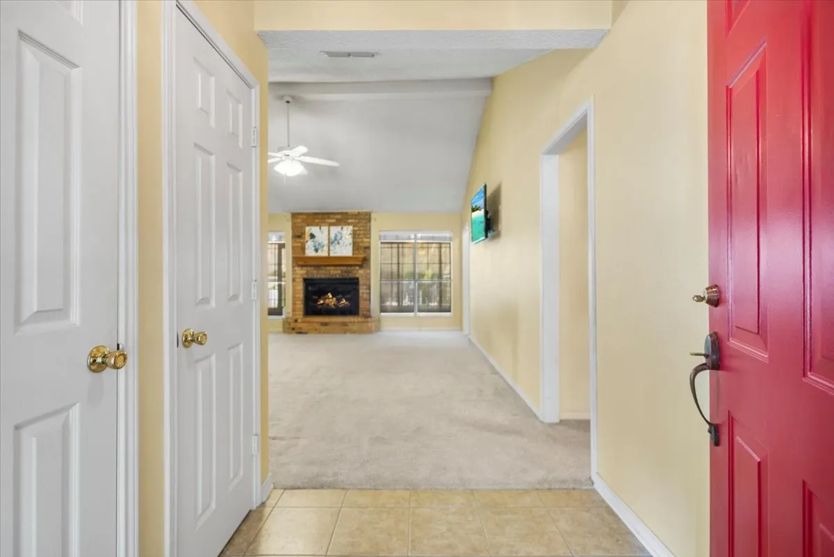 Single Family Residence For Sale in Smith County , 2824 Crestview Avenue, Tyler, Texas 75701, 2 Bedroom, 2 Bathroom, 2 Garage spaces, 1,626 Sqft, built in 1993, mls#21316075, Real Estate Agent in Tyler, Homes For Sale in Smith county, Homes For Sale in Tyler, Realtor in Tyler Texas, Real Estate Brokerage Independent Realty Texas, Luminita Cordes Realtor
