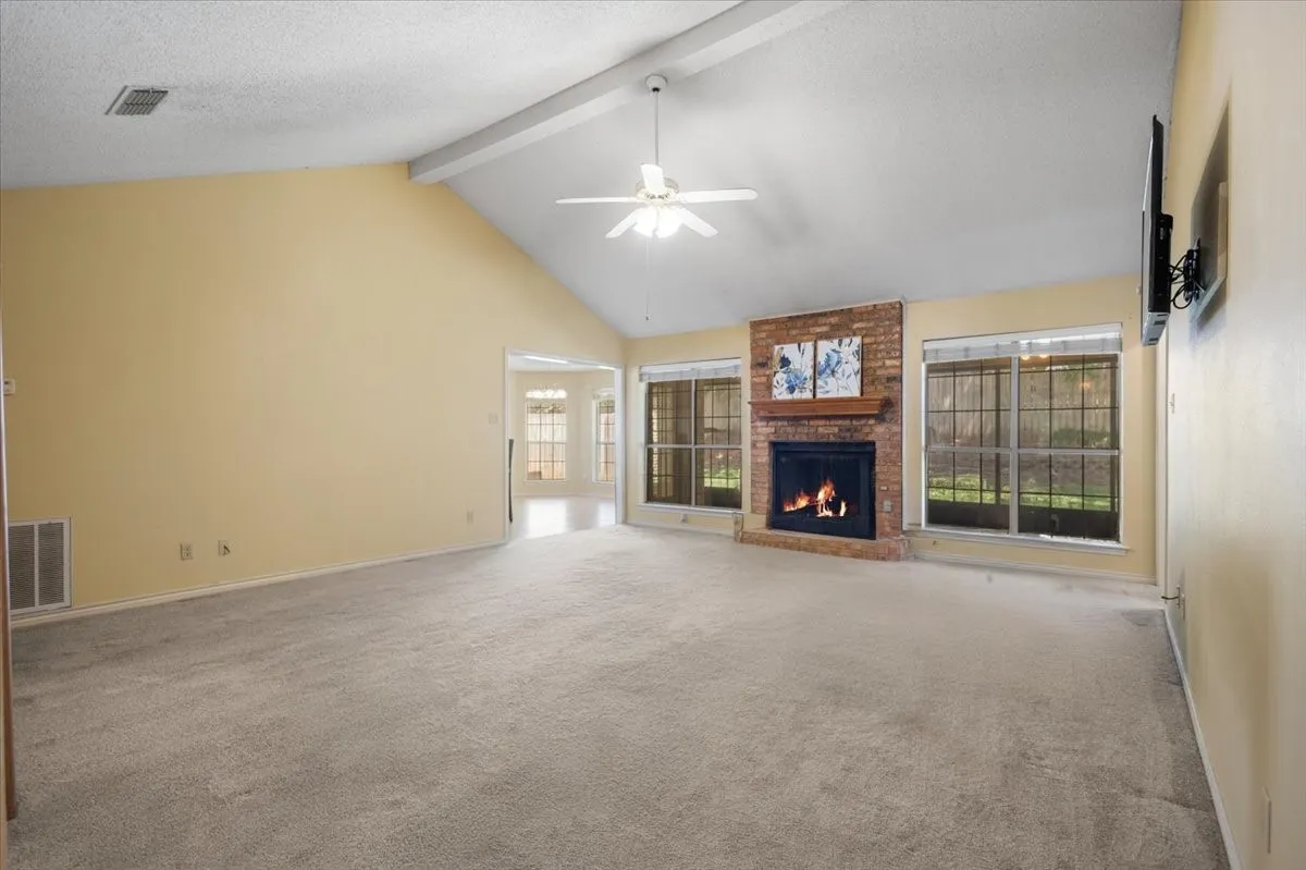 Single Family Residence For Sale in Smith County , 2824 Crestview Avenue, Tyler, Texas 75701, 2 Bedroom, 2 Bathroom, 2 Garage spaces, 1,626 Sqft, built in 1993, mls#21316075, Real Estate Agent in Tyler, Homes For Sale in Smith county, Homes For Sale in Tyler, Realtor in Tyler Texas, Real Estate Brokerage Independent Realty Texas, Luminita Cordes Realtor