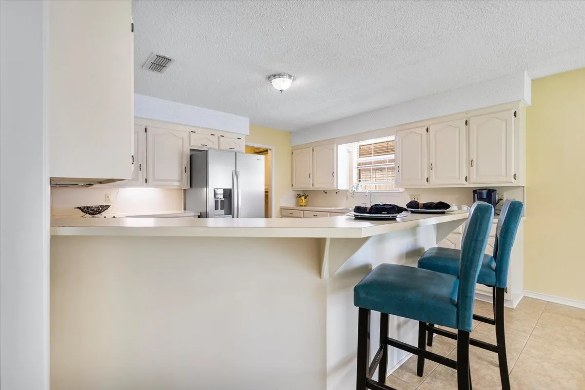 Single Family Residence For Sale in Smith County , 2824 Crestview Avenue, Tyler, Texas 75701, 2 Bedroom, 2 Bathroom, 2 Garage spaces, 1,626 Sqft, built in 1993, mls#21316075, Real Estate Agent in Tyler, Homes For Sale in Smith county, Homes For Sale in Tyler, Realtor in Tyler Texas, Real Estate Brokerage Independent Realty Texas, Luminita Cordes Realtor