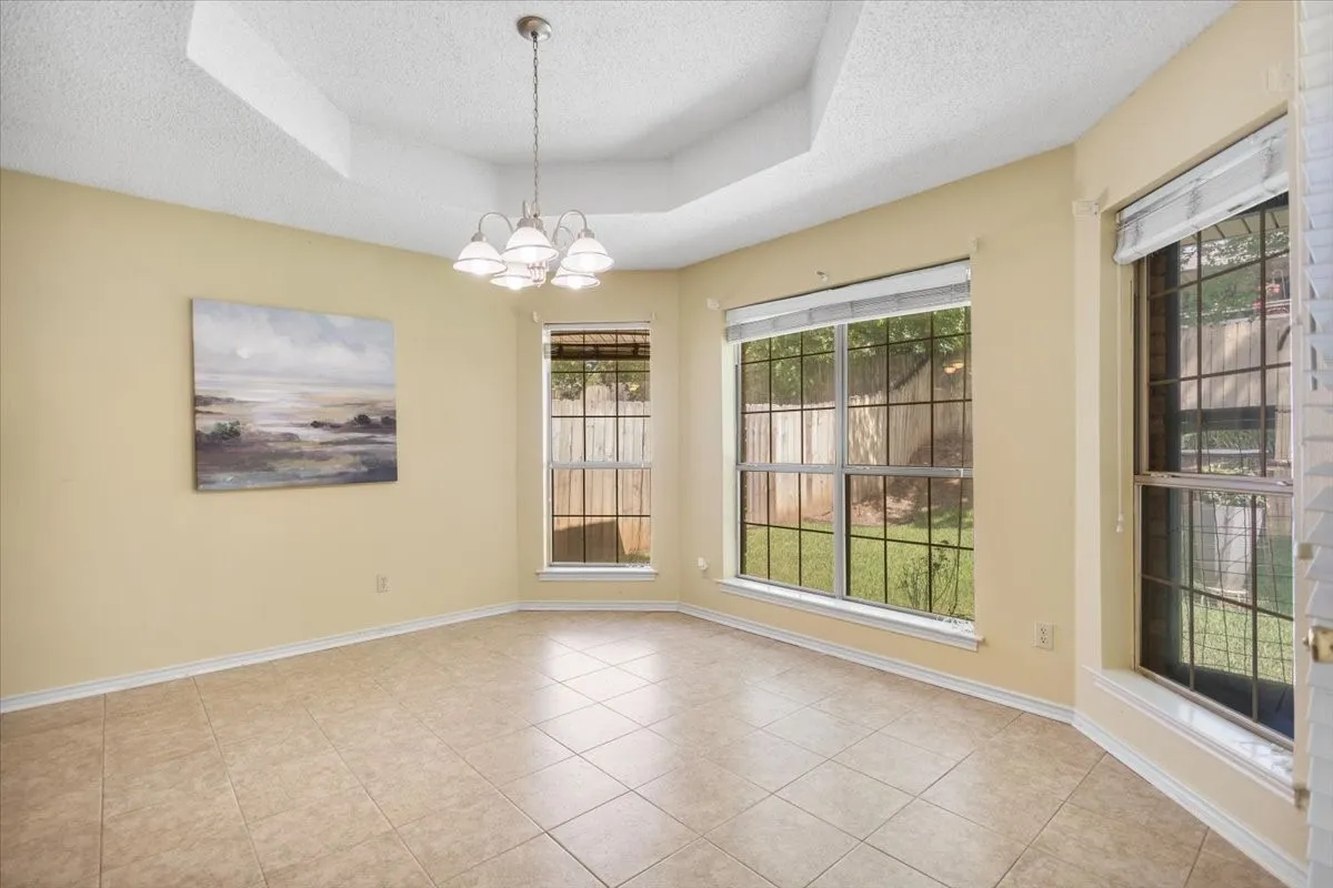 Single Family Residence For Sale in Smith County , 2824 Crestview Avenue, Tyler, Texas 75701, 2 Bedroom, 2 Bathroom, 2 Garage spaces, 1,626 Sqft, built in 1993, mls#21316075, Real Estate Agent in Tyler, Homes For Sale in Smith county, Homes For Sale in Tyler, Realtor in Tyler Texas, Real Estate Brokerage Independent Realty Texas, Luminita Cordes Realtor