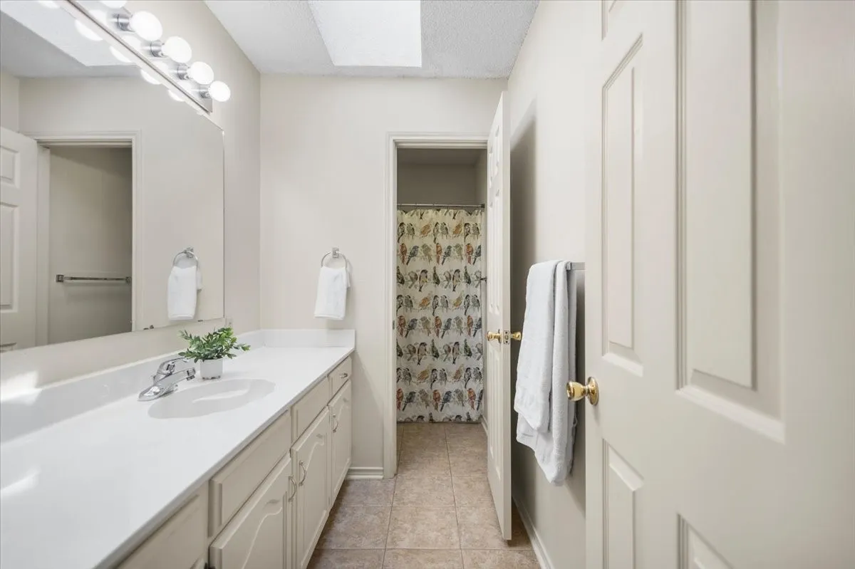 Single Family Residence For Sale in Smith County , 2824 Crestview Avenue, Tyler, Texas 75701, 2 Bedroom, 2 Bathroom, 2 Garage spaces, 1,626 Sqft, built in 1993, mls#21316075, Real Estate Agent in Tyler, Homes For Sale in Smith county, Homes For Sale in Tyler, Realtor in Tyler Texas, Real Estate Brokerage Independent Realty Texas, Luminita Cordes Realtor