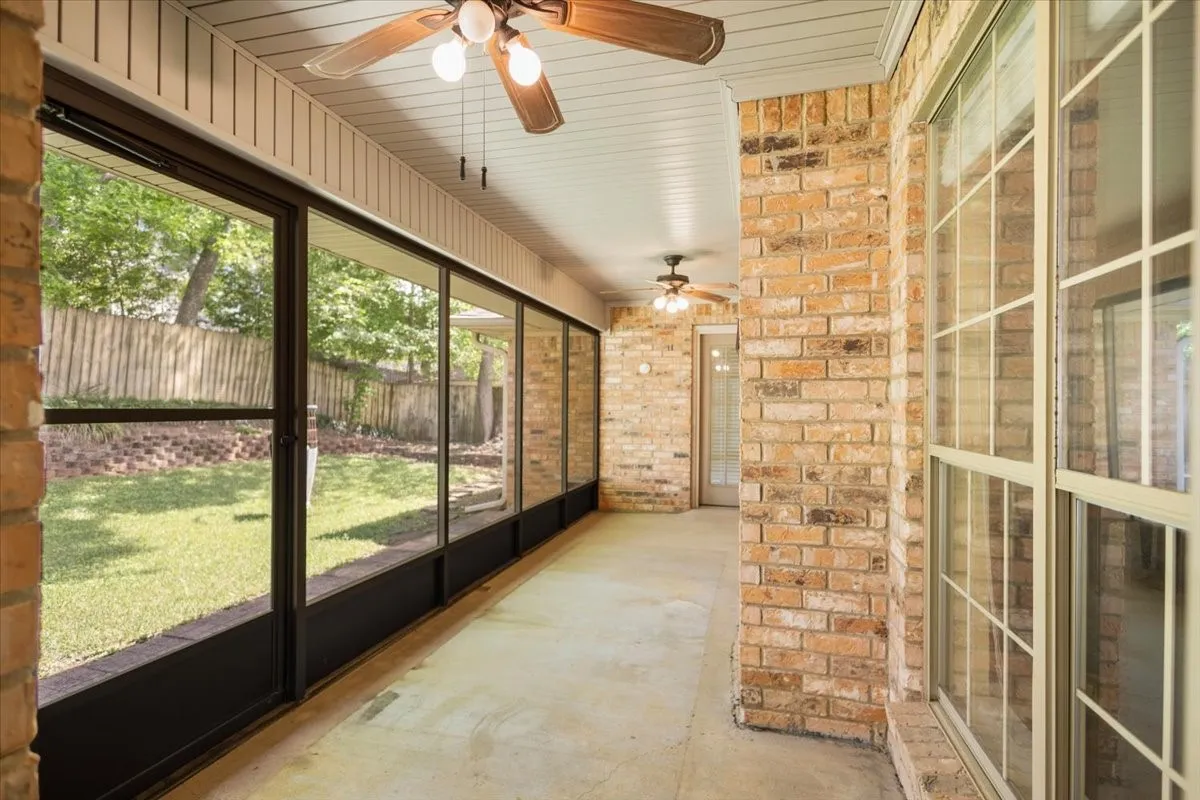 Single Family Residence For Sale in Smith County , 2824 Crestview Avenue, Tyler, Texas 75701, 2 Bedroom, 2 Bathroom, 2 Garage spaces, 1,626 Sqft, built in 1993, mls#21316075, Real Estate Agent in Tyler, Homes For Sale in Smith county, Homes For Sale in Tyler, Realtor in Tyler Texas, Real Estate Brokerage Independent Realty Texas, Luminita Cordes Realtor
