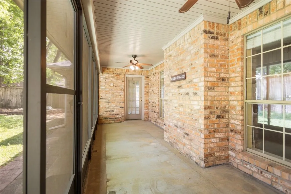 Single Family Residence For Sale in Smith County , 2824 Crestview Avenue, Tyler, Texas 75701, 2 Bedroom, 2 Bathroom, 2 Garage spaces, 1,626 Sqft, built in 1993, mls#21316075, Real Estate Agent in Tyler, Homes For Sale in Smith county, Homes For Sale in Tyler, Realtor in Tyler Texas, Real Estate Brokerage Independent Realty Texas, Luminita Cordes Realtor