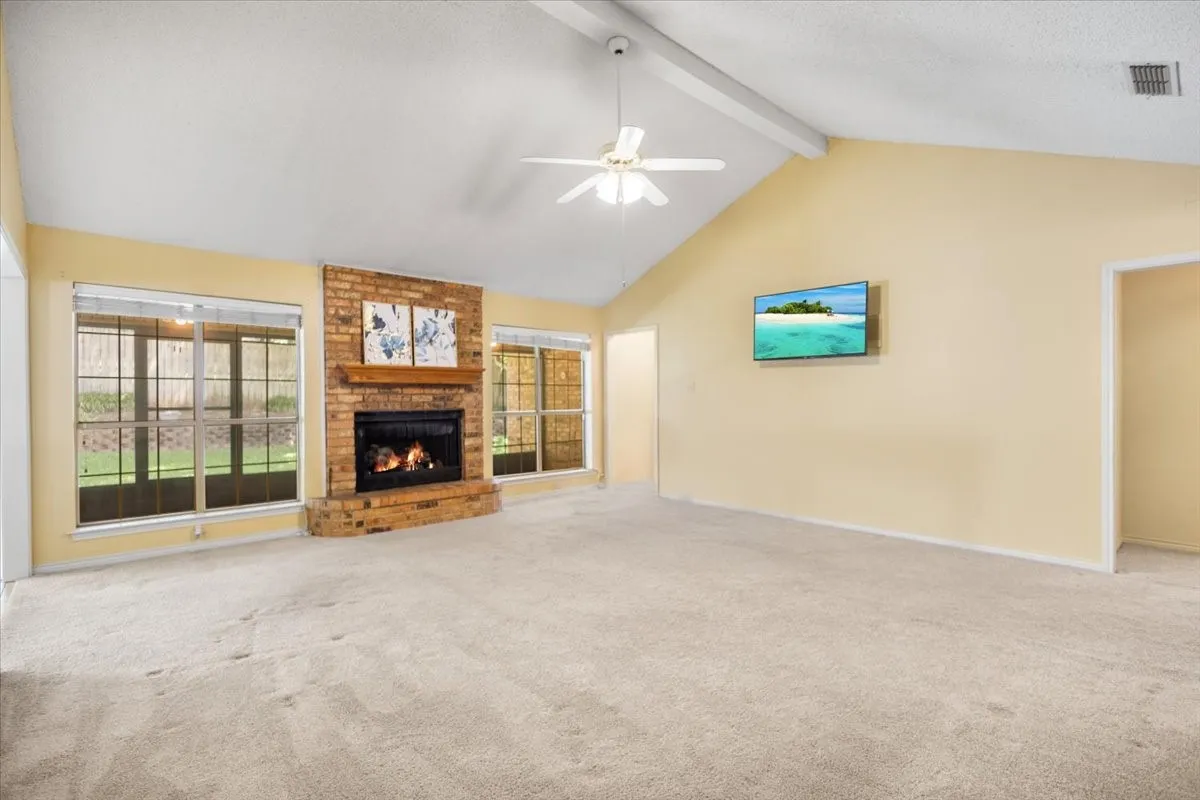 Single Family Residence For Sale in Smith County , 2824 Crestview Avenue, Tyler, Texas 75701, 2 Bedroom, 2 Bathroom, 2 Garage spaces, 1,626 Sqft, built in 1993, mls#21316075, Real Estate Agent in Tyler, Homes For Sale in Smith county, Homes For Sale in Tyler, Realtor in Tyler Texas, Real Estate Brokerage Independent Realty Texas, Luminita Cordes Realtor
